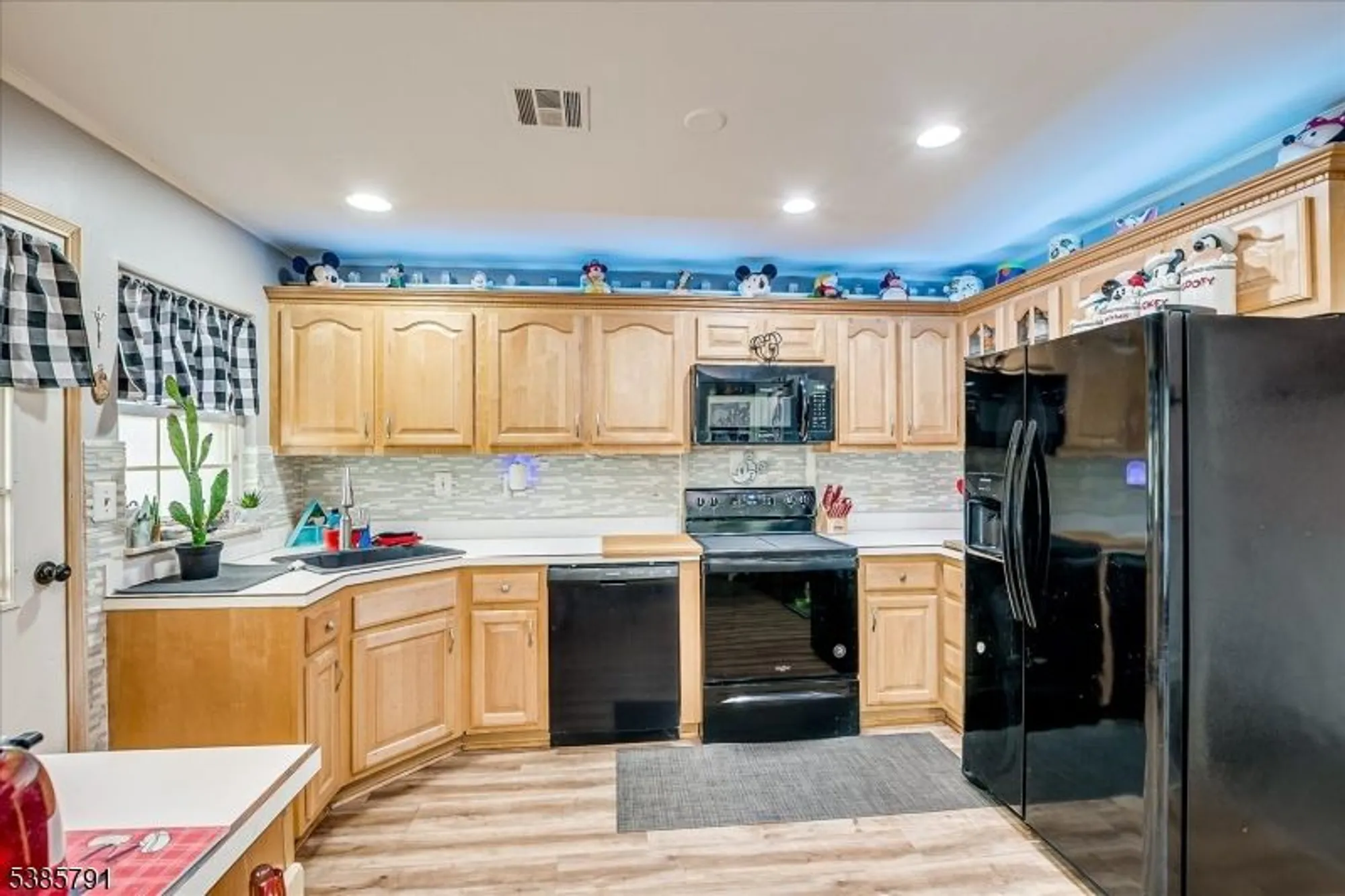 Property Slideshow image 9 of 34 | 1052 shetland dr, Lakewood Twp., NJ, 08701