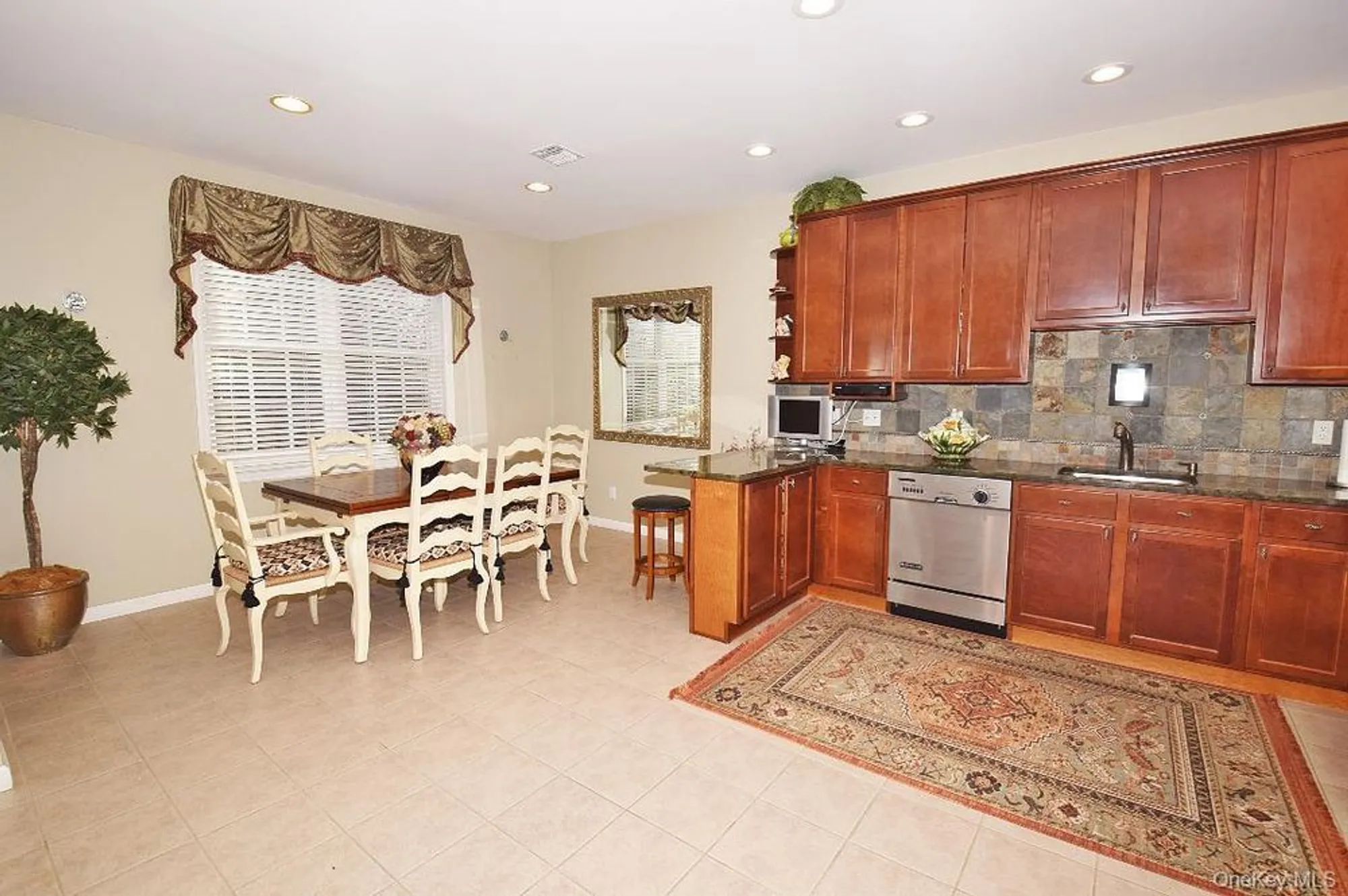 Property Slideshow image 3 of 14 | 677 balfour pl, Melville, NY, 11747