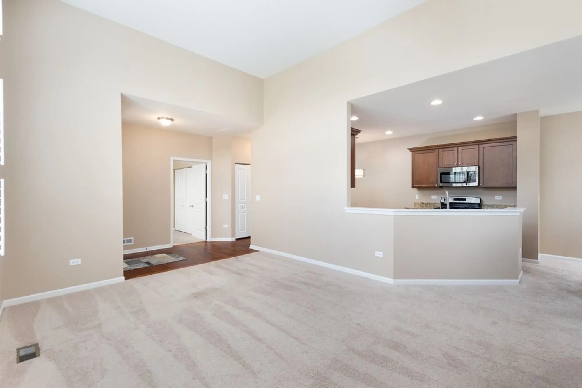 Property Slideshow image 18 of 29 | 2629 camberley cir, Naperville, IL, 60564