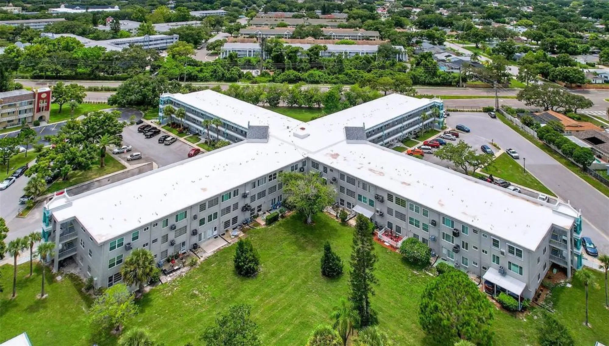 Property Slideshow image 28 of 32 | 2370 jamaican st 84, Clearwater, FL, 33763