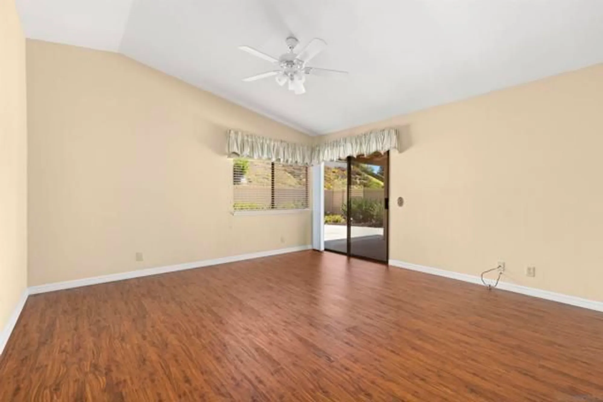 Property Slideshow image 15 of 38 | 13060 avenida marbella, San Diego, CA, 92128