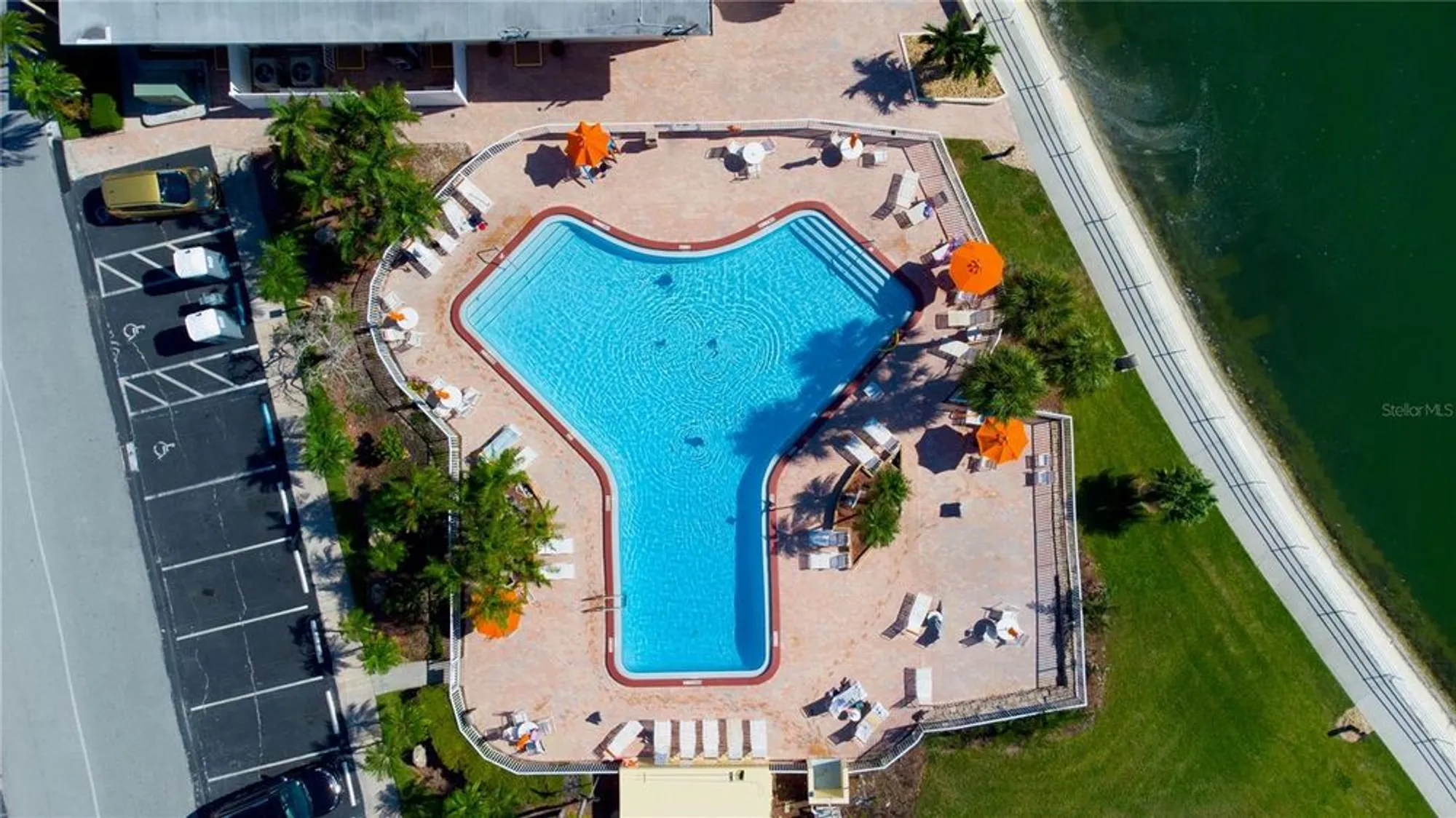 Property Slideshow image 21 of 31 | 4725 cove cir apt 207, Saint Petersburg, FL, 33708