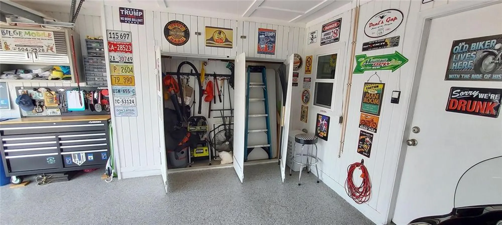 Property Slideshow image 10 of 39 | 906 bluewater dr, Sun City Center, FL, 33573