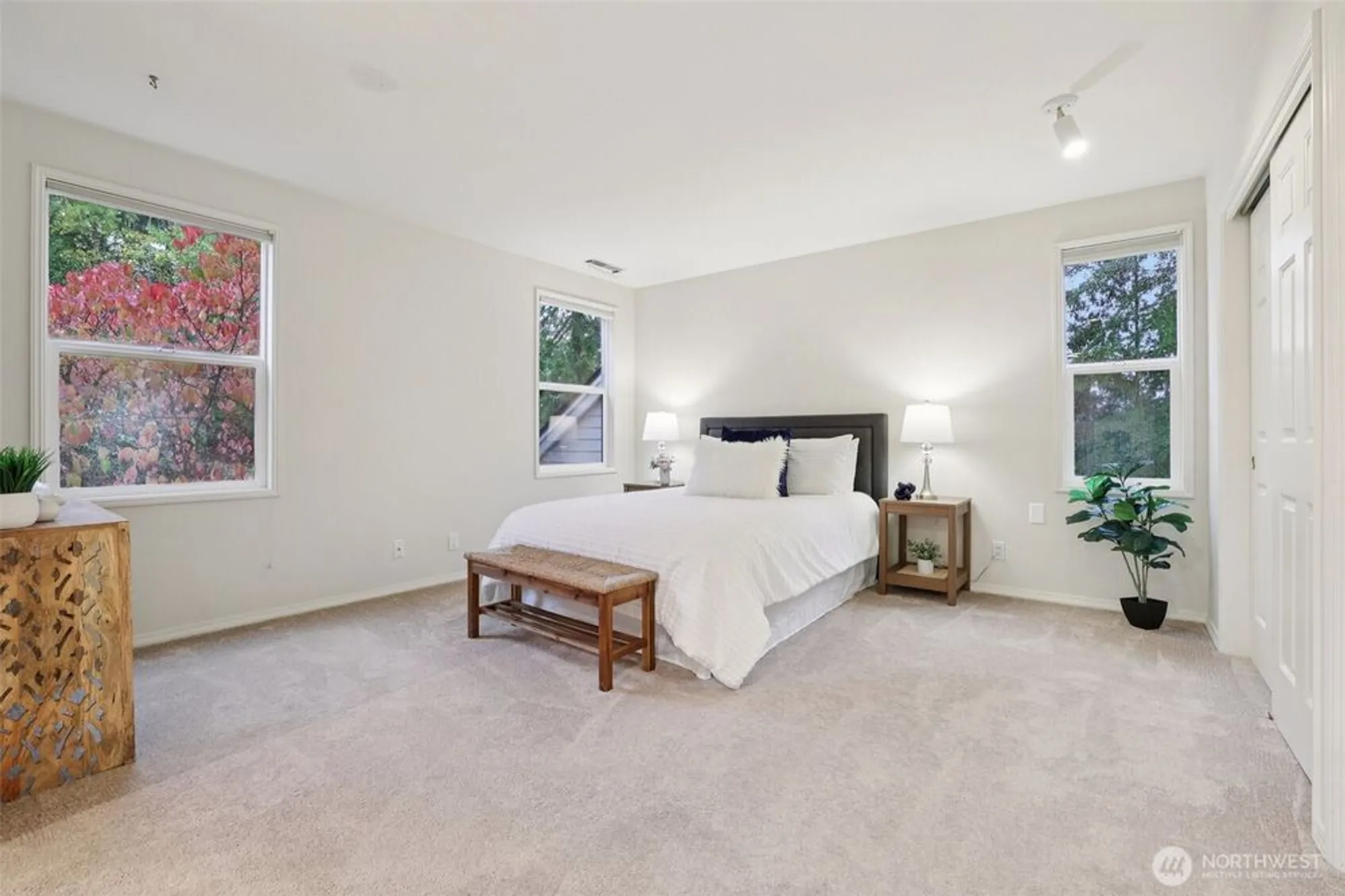 Property Slideshow image 24 of 40 | 22561 se 42nd ter # 2211, Issaquah, WA, 98029