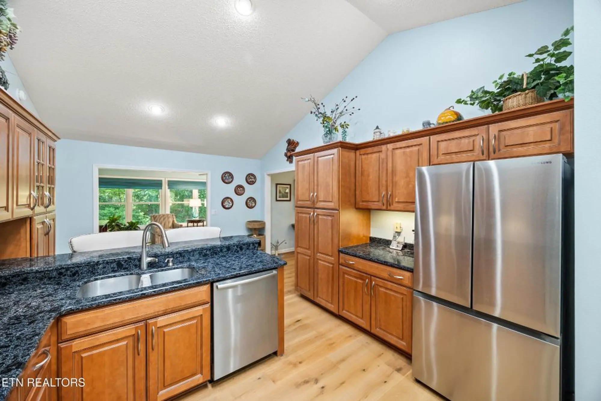 Property Slideshow image 18 of 38 | 152 stonewood dr, Crossville, TN, 38558