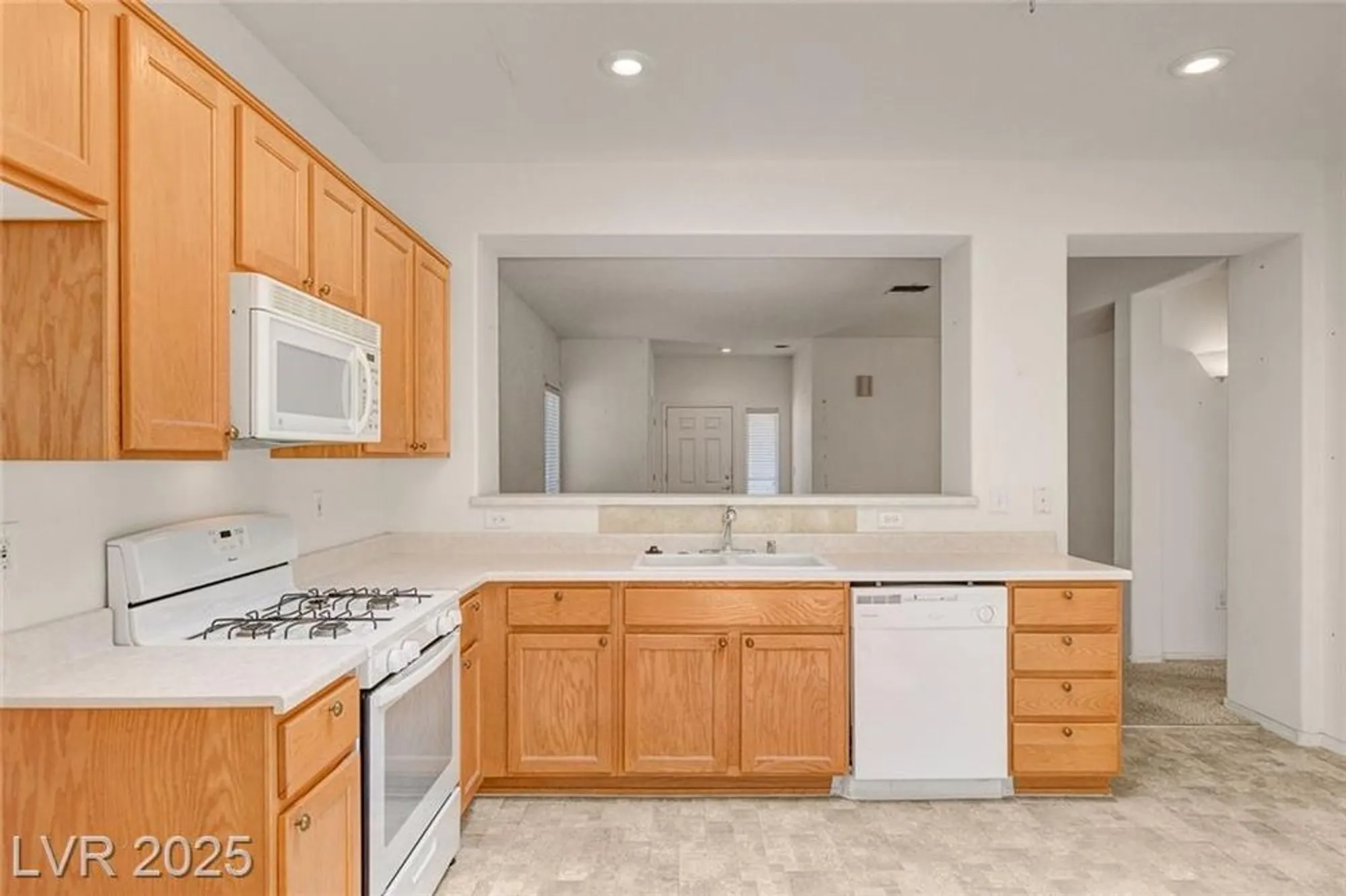 Property Slideshow image 16 of 45 | 2839 sapphire desert dr, Henderson, NV, 89052