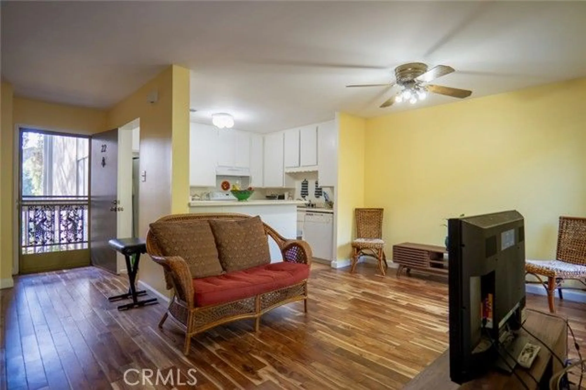 Property Slideshow image 4 of 28 | 327 chestnut hill ct 22, Thousand Oaks, CA, 91360