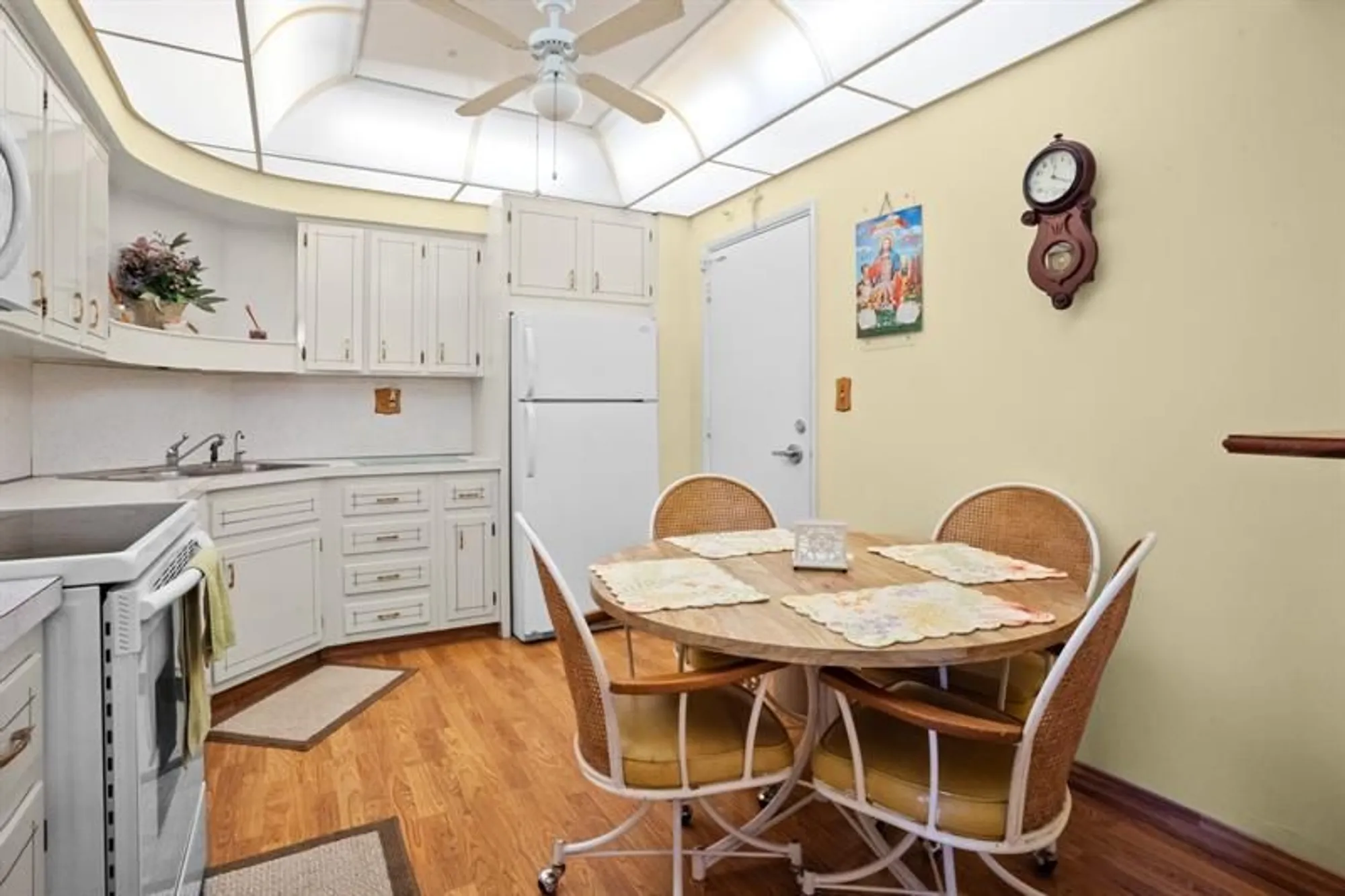 Property Slideshow image 12 of 27 | 3300 ne 36th st 201, Fort Lauderdale, FL, 33308