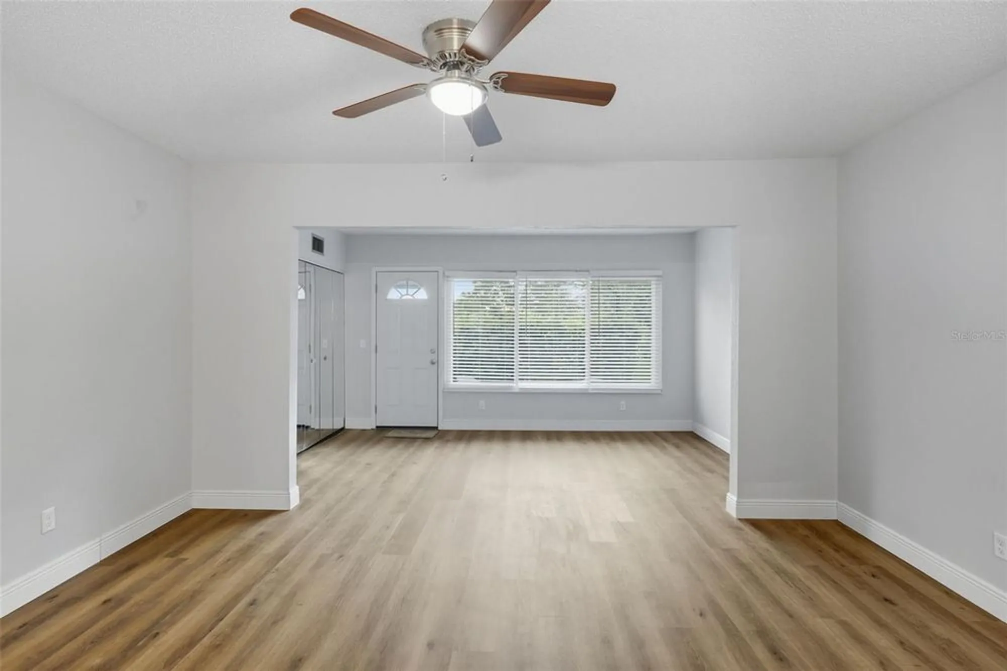 Property Slideshow image 10 of 28 | 2351 irish ln 21, Clearwater, FL, 33763