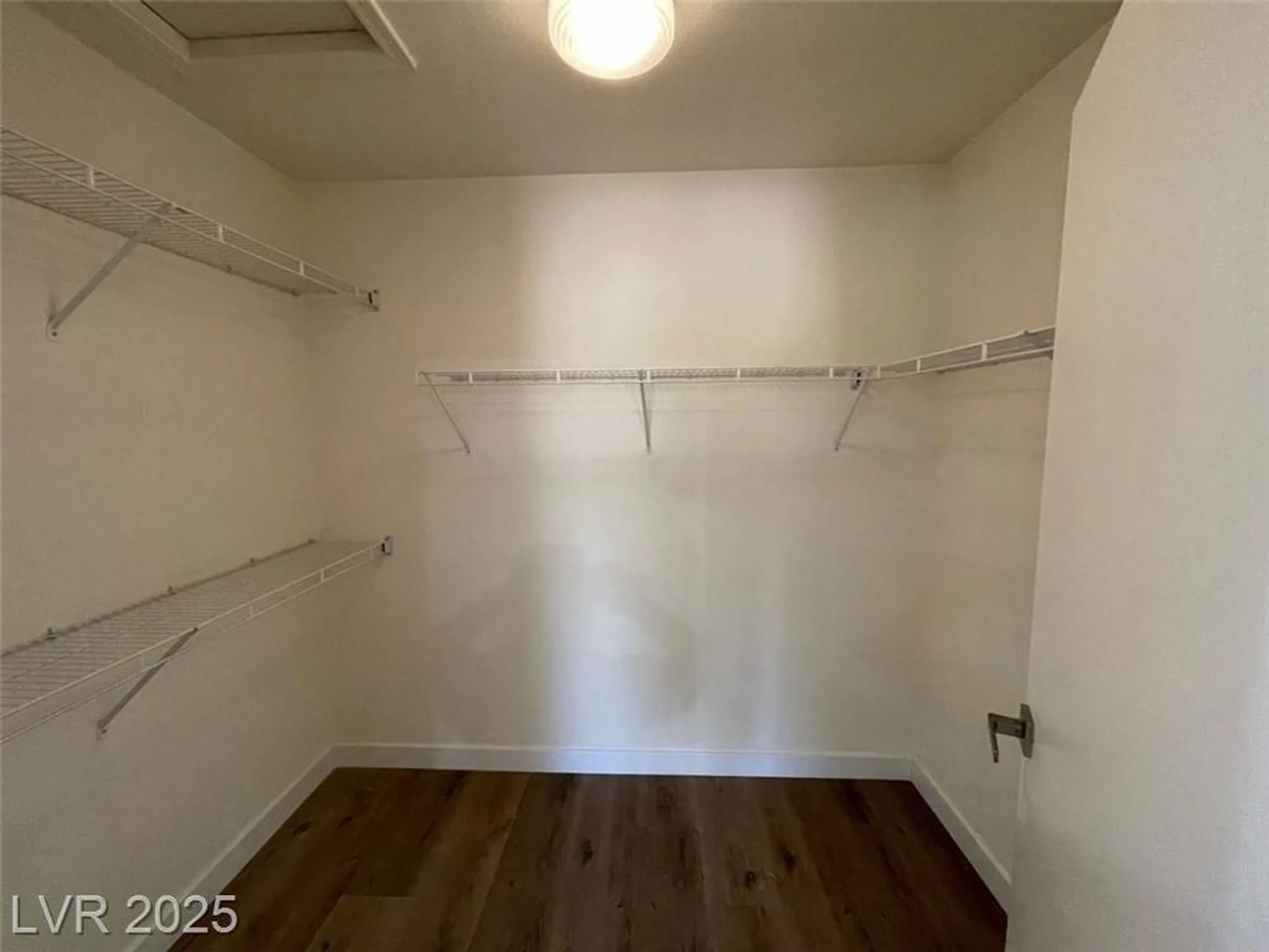 Property Slideshow image 19 of 39 | 9509 sundial dr, Las Vegas, NV, 89134