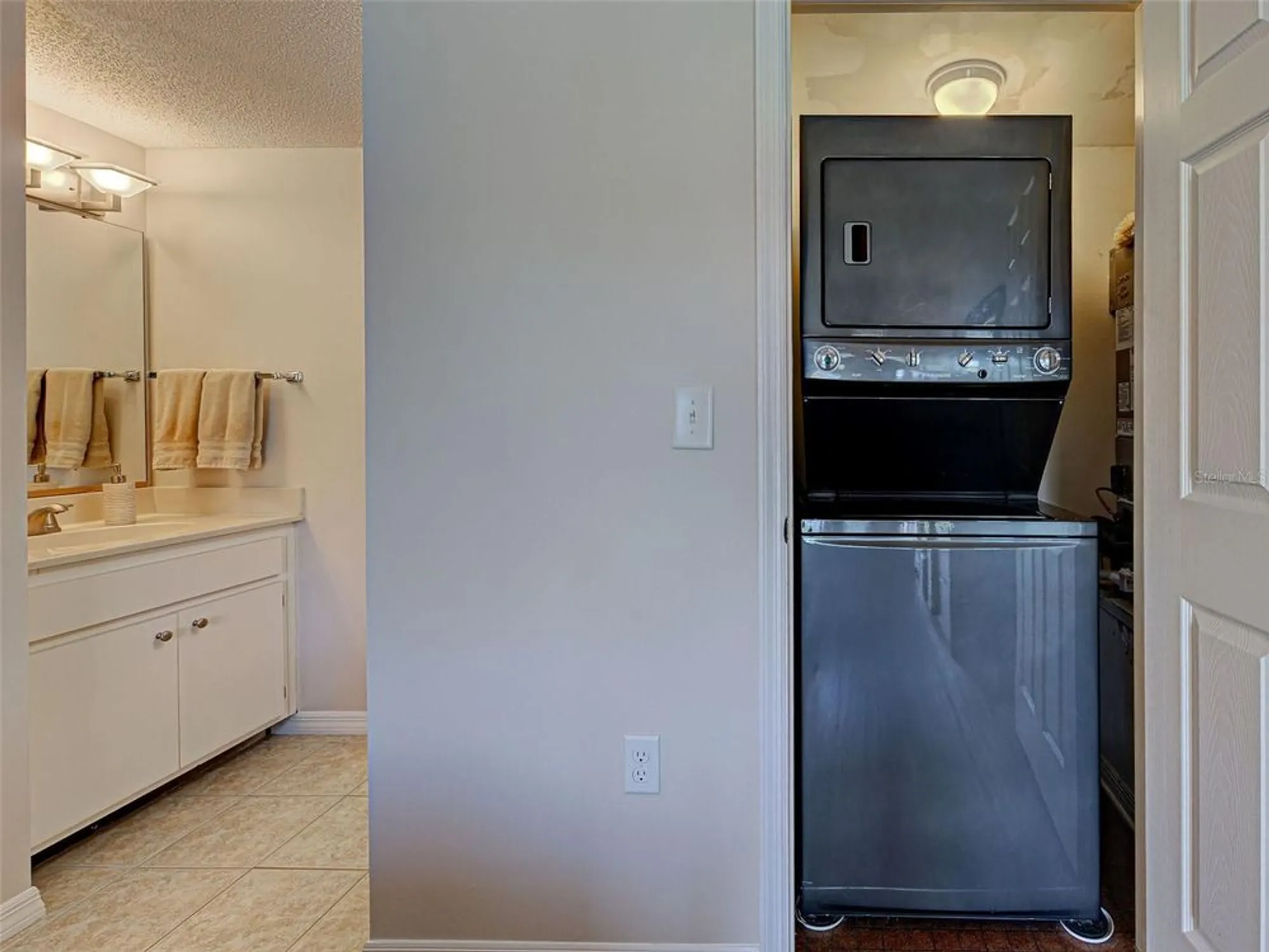 Property Slideshow image 31 of 54 | 406 cerromar cir 222, Venice, FL, 34293