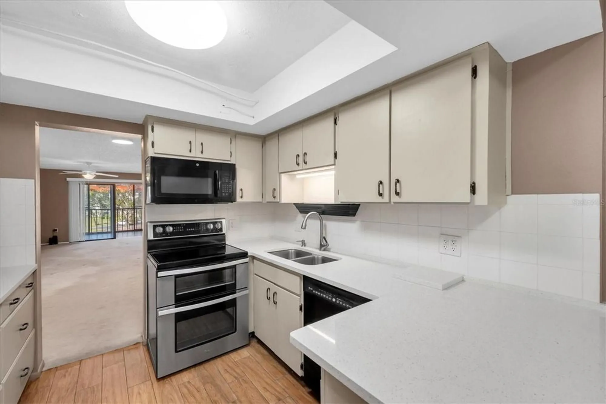 Property Slideshow image 12 of 25 | 19029 us highway 19 n apt 26-304, Clearwater, FL, 33764