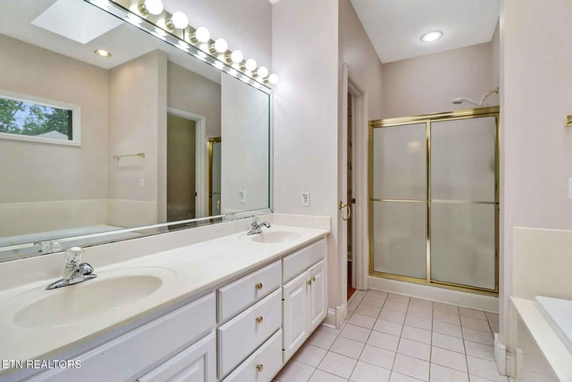 Property Slideshow image 30 of 35 | 163 havenridge cir, Crossville, TN, 38558