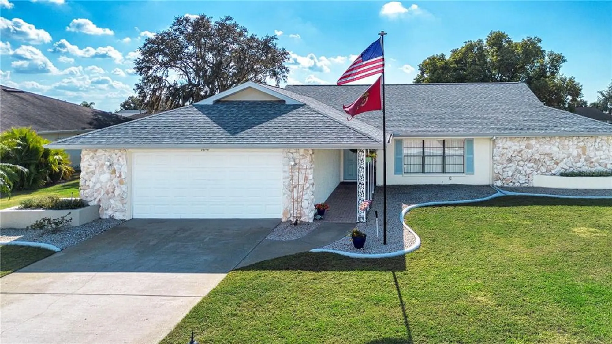 Property Slideshow image 5 of 69 | 2016 east view dr, Sun City Center, FL, 33573