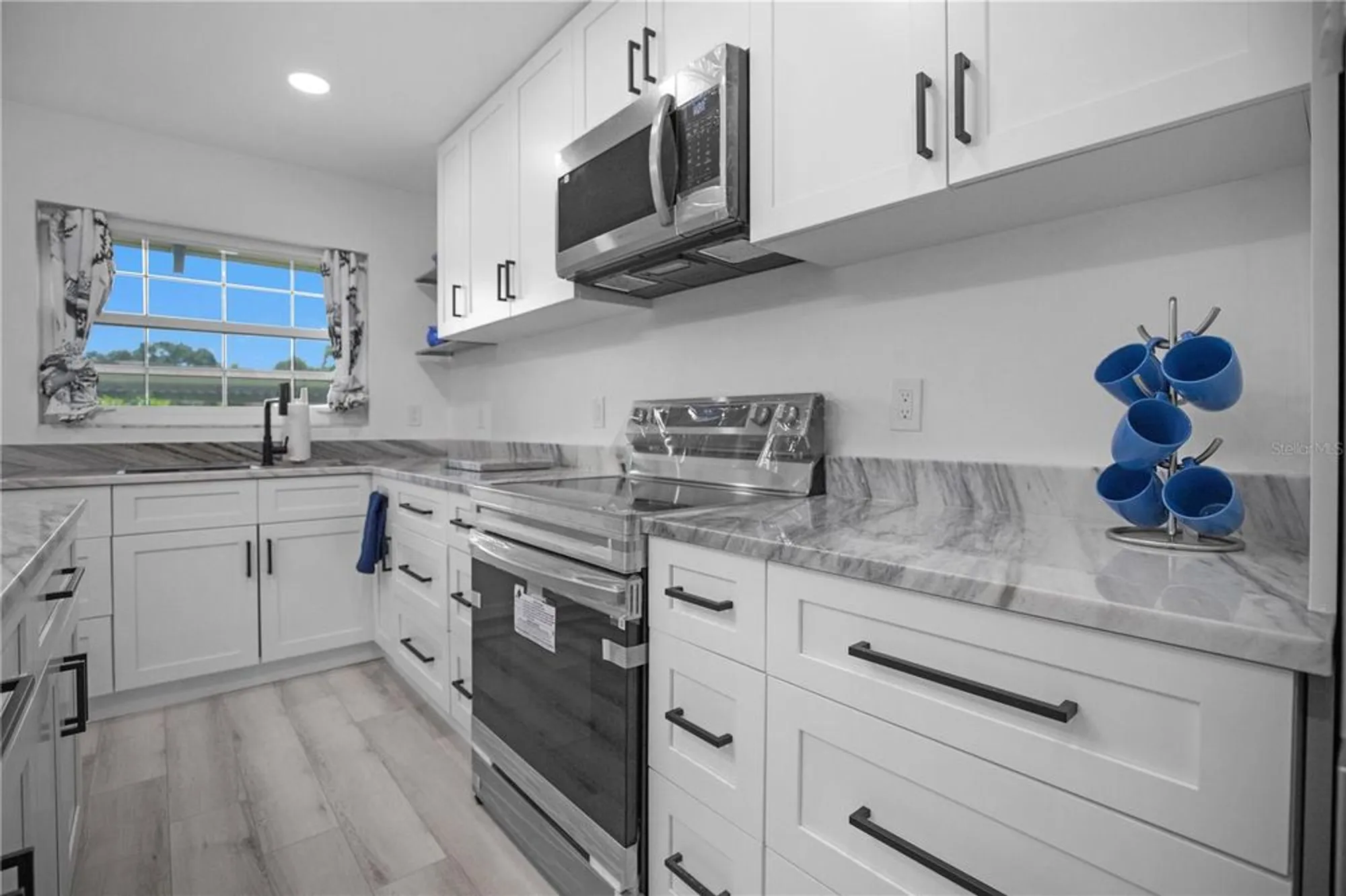 Property Slideshow image 9 of 56 | 1701 pinehurst rd 33e, Dunedin, FL, 34698