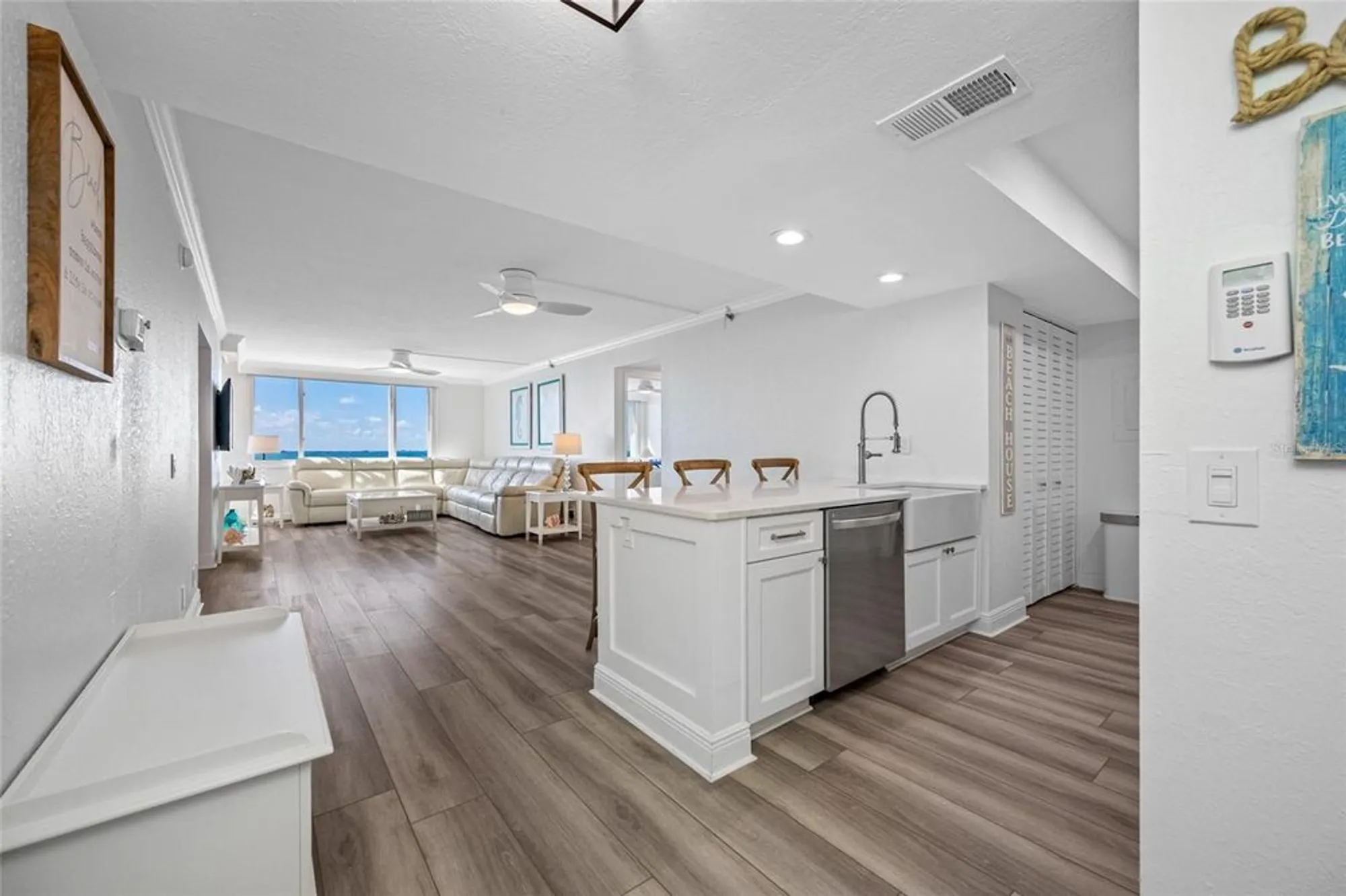 Property Slideshow image 5 of 54 | 6372 palma del mar blvd s apt 601, St Petersburg, FL, 33715