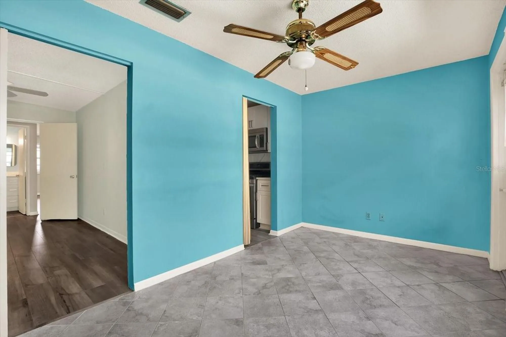 Property Slideshow image 18 of 32 | 2960 59th st 108, Gulfport, FL, 33707