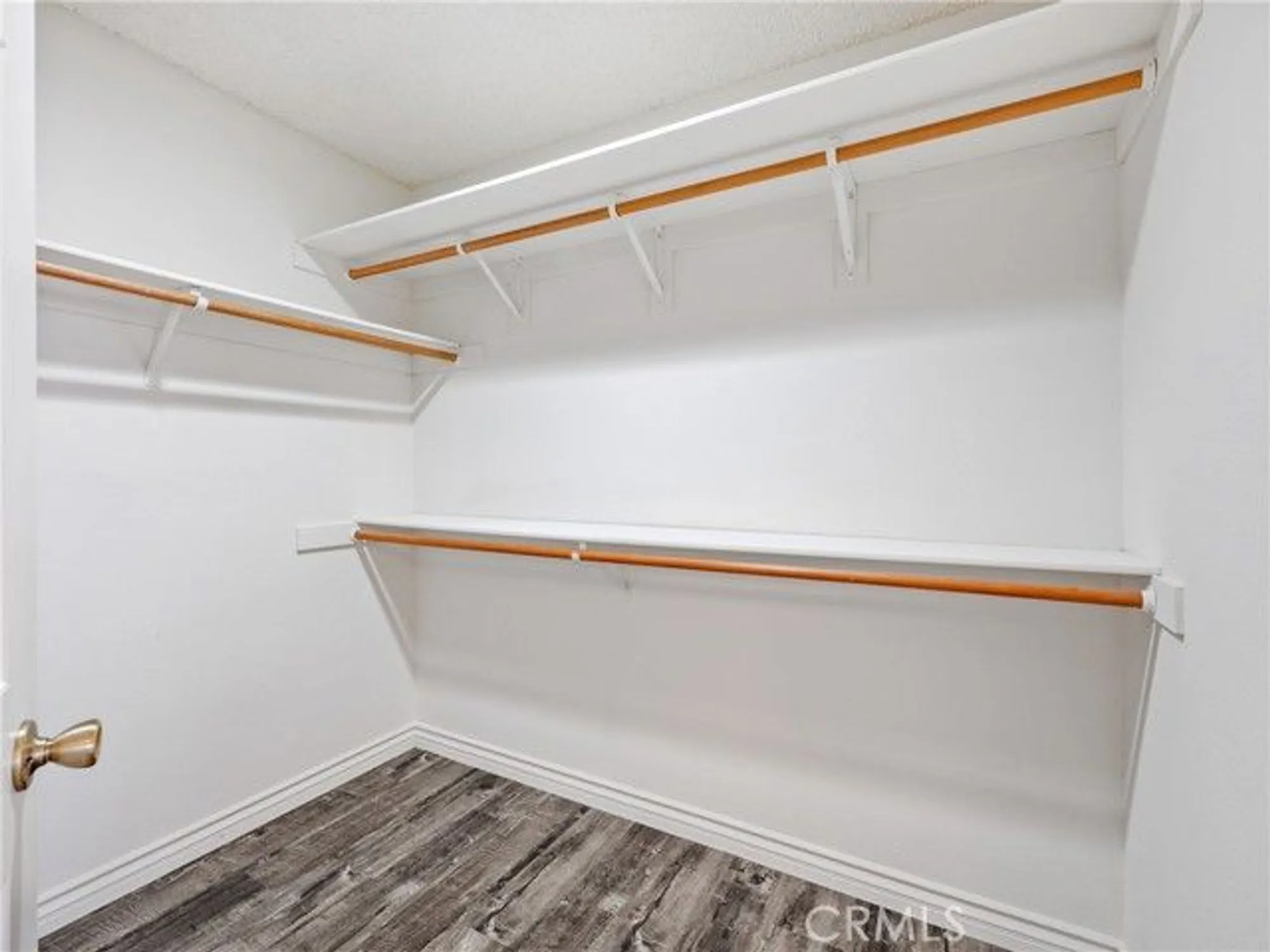 Property Slideshow image 16 of 37 | 19246 pine way, Apple Valley, CA, 92308