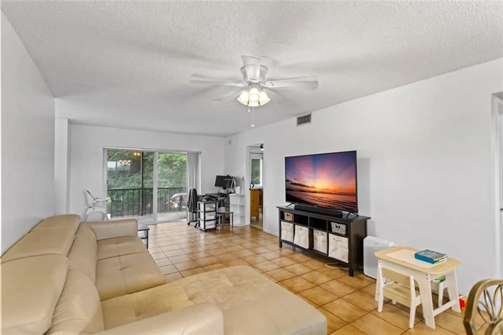 Property Slideshow image 6 of 44 | 8990 s hollybrook blvd 305, Pembroke Pines, FL, 33025
