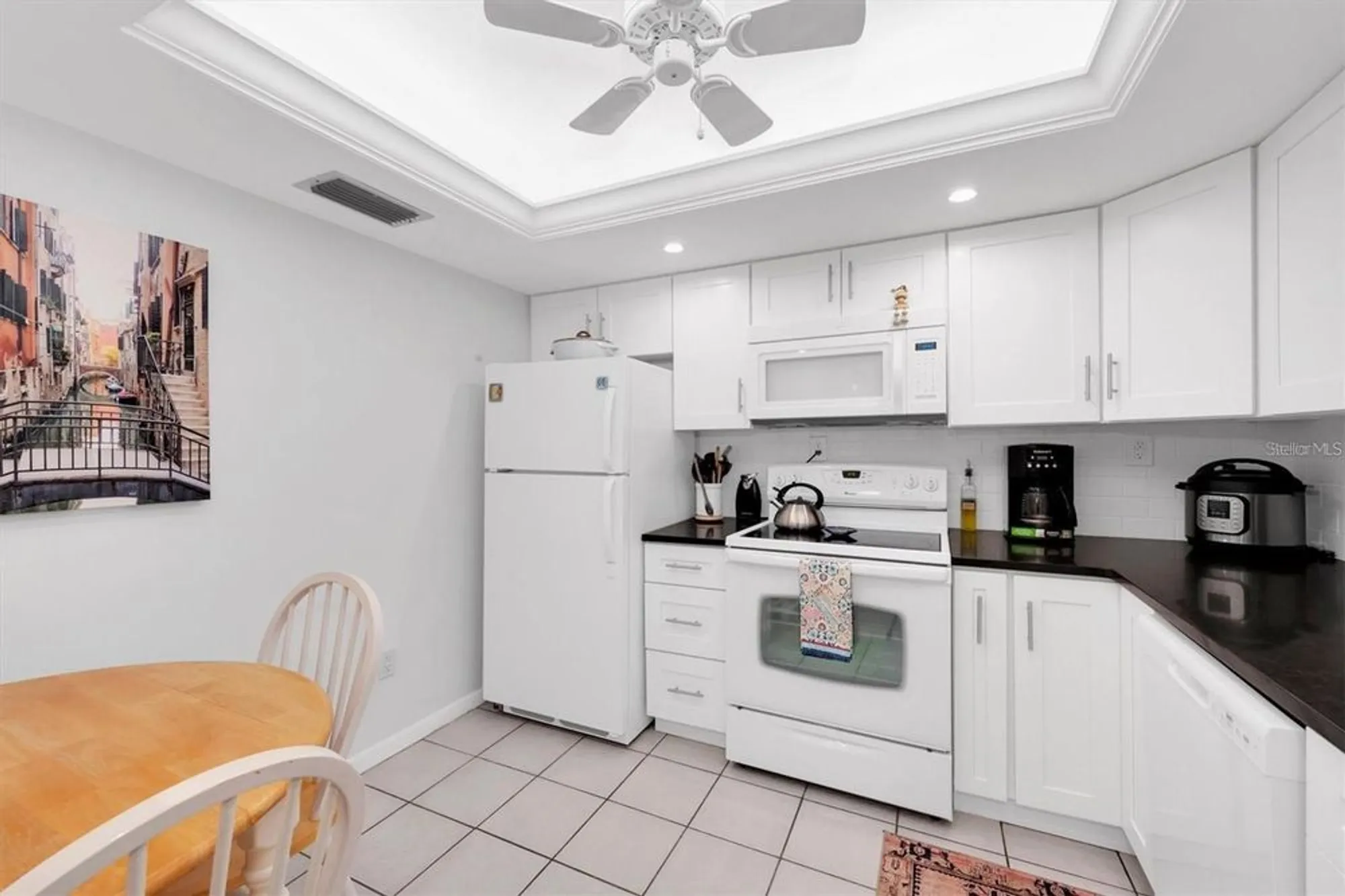 Property Slideshow image 12 of 30 | 19029 us highway 19 n apt 9-403, Clearwater, FL, 33764