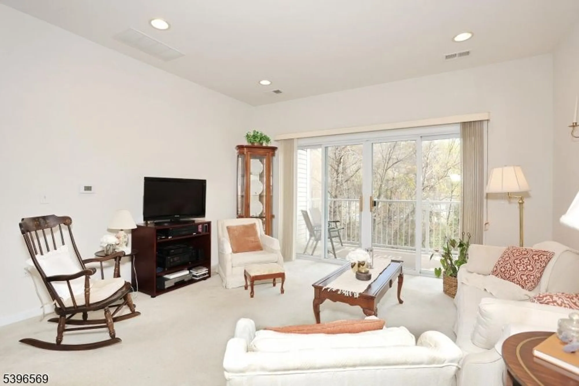 Property Slideshow image 15 of 45 | 10203 warrens way # 203, Wanaque, NJ, 07465
