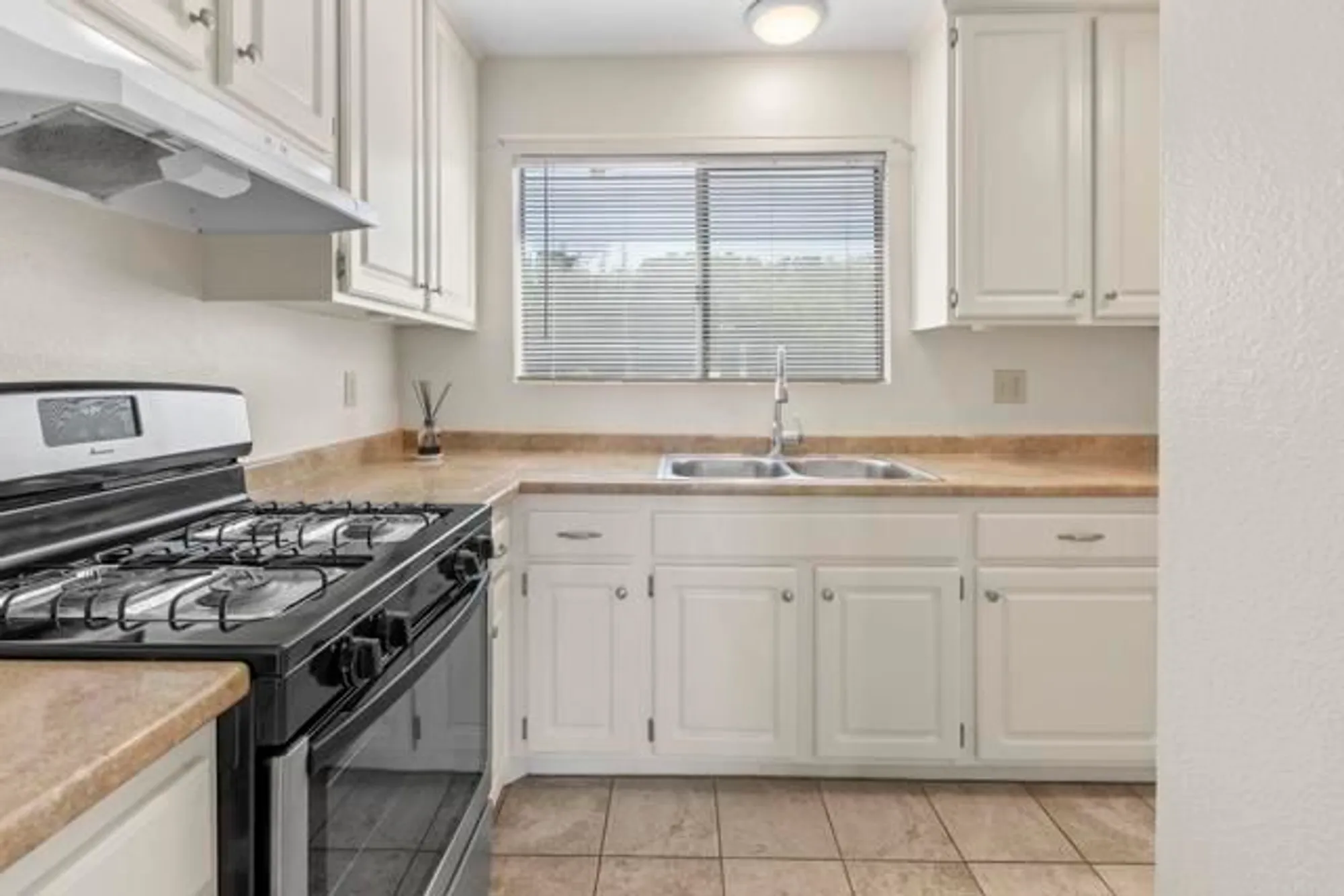 Property Slideshow image 10 of 32 | 1523 temple heights dr, Oceanside, CA, 92056