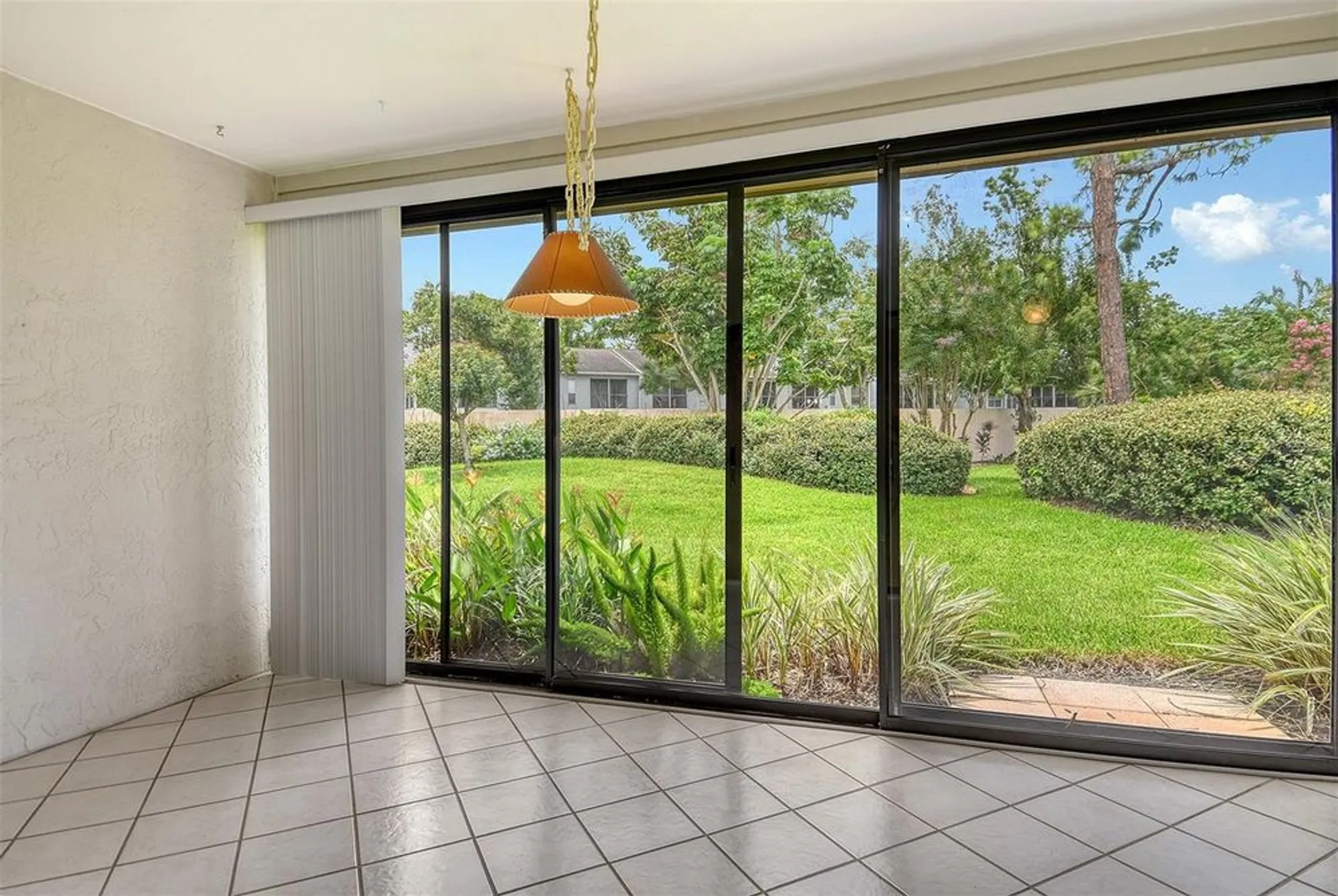 Property Slideshow image 10 of 59 | 5956 clubside dr # 7651, Sarasota, FL, 34243
