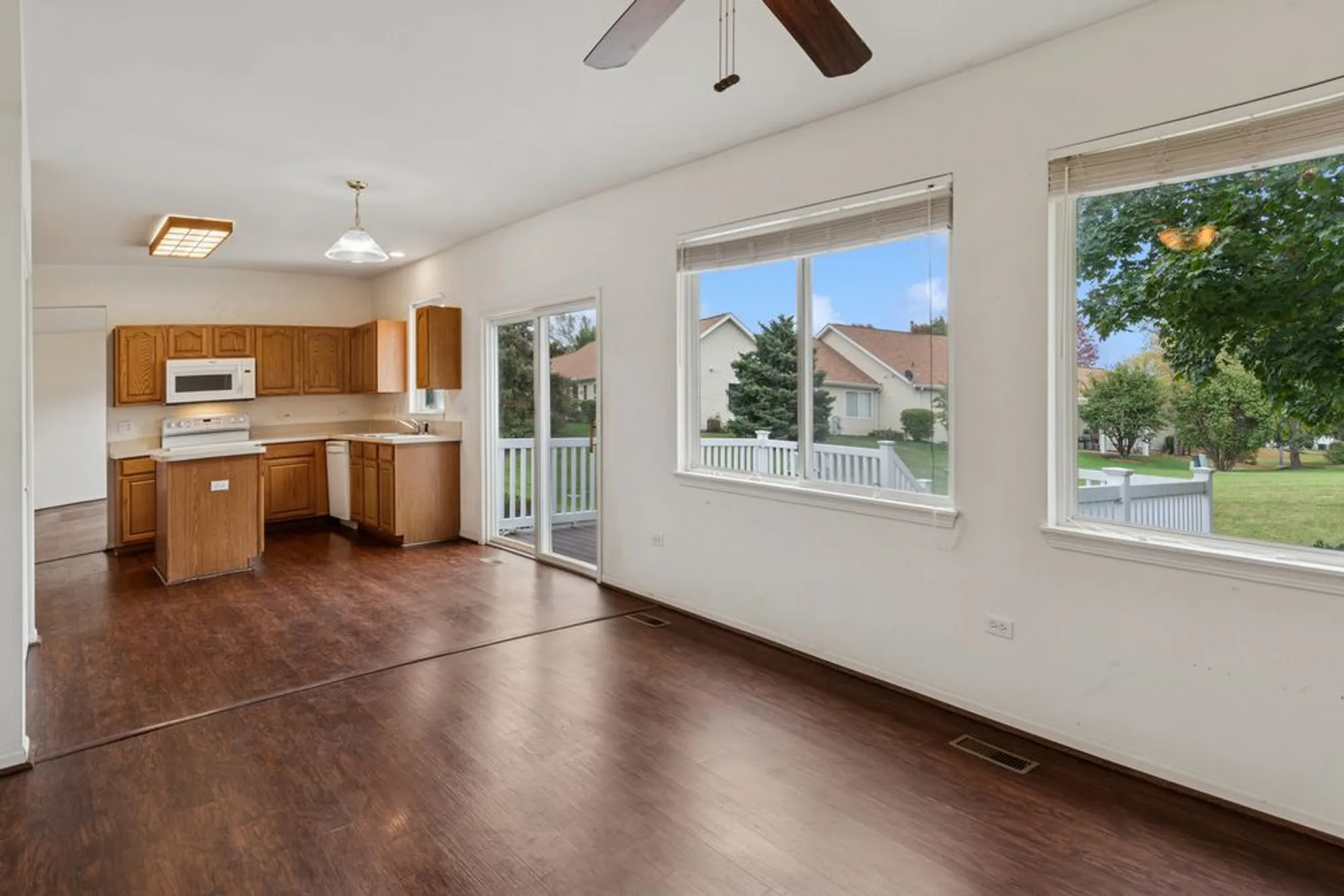 Property Slideshow image 9 of 25 | 21409 w douglas ln, Plainfield, IL, 60544