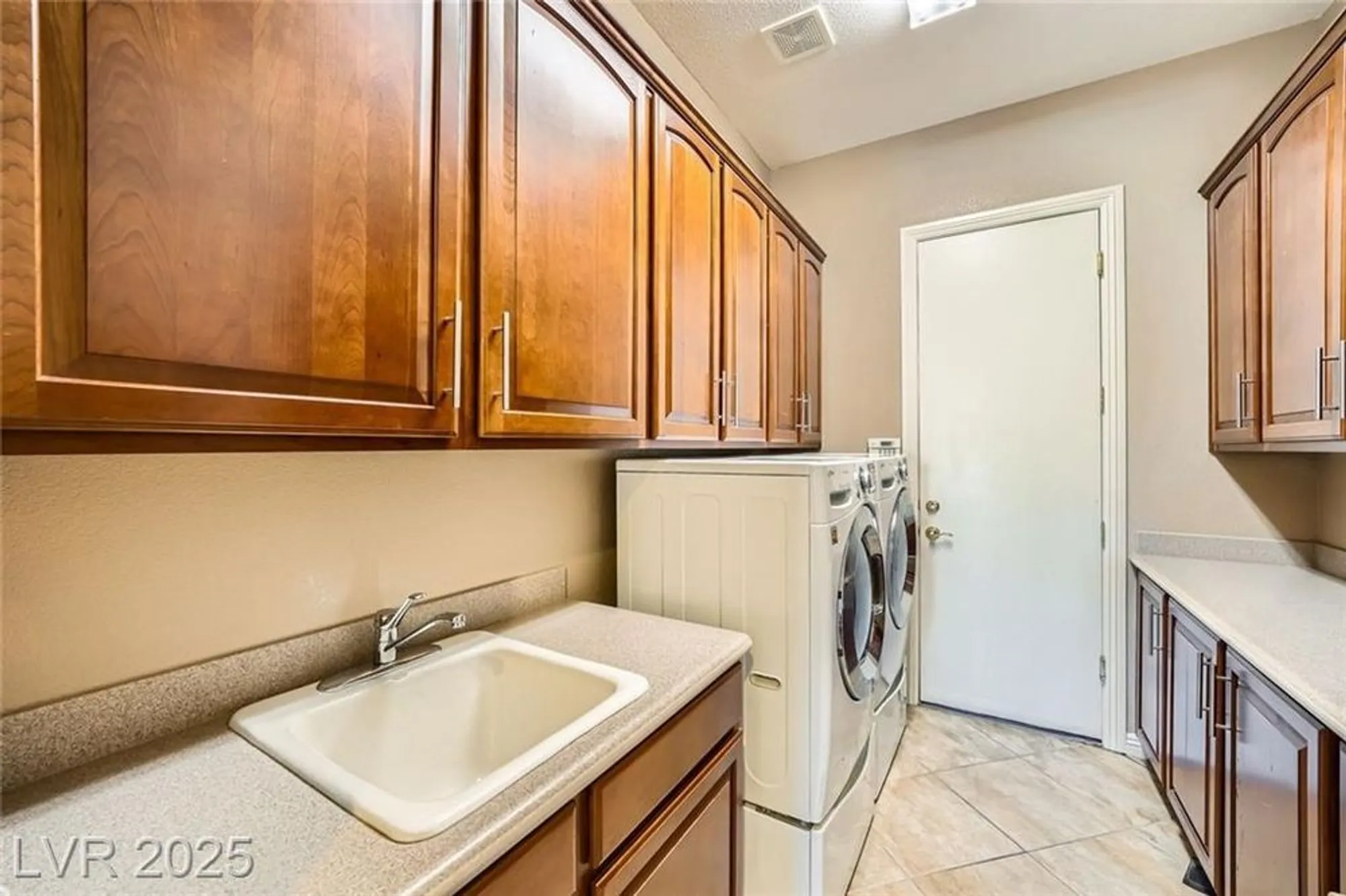 Property Slideshow image 44 of 72 | 4719 riva de romanza st, Las Vegas, NV, 89135