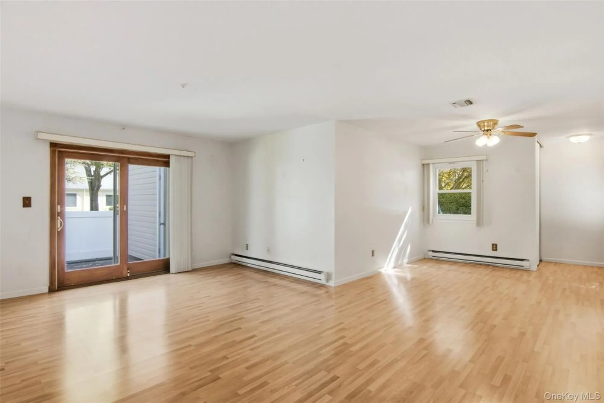 Property Slideshow image 10 of 24 | 607 cabot ct 607, Smithtown, NY, 11780