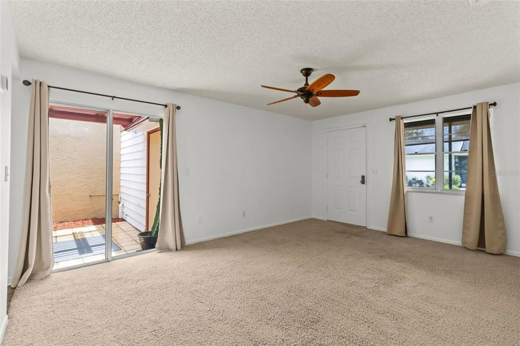 Property Slideshow image 8 of 36 | 1163 orange tree cir d, Palm Harbor, FL, 34684