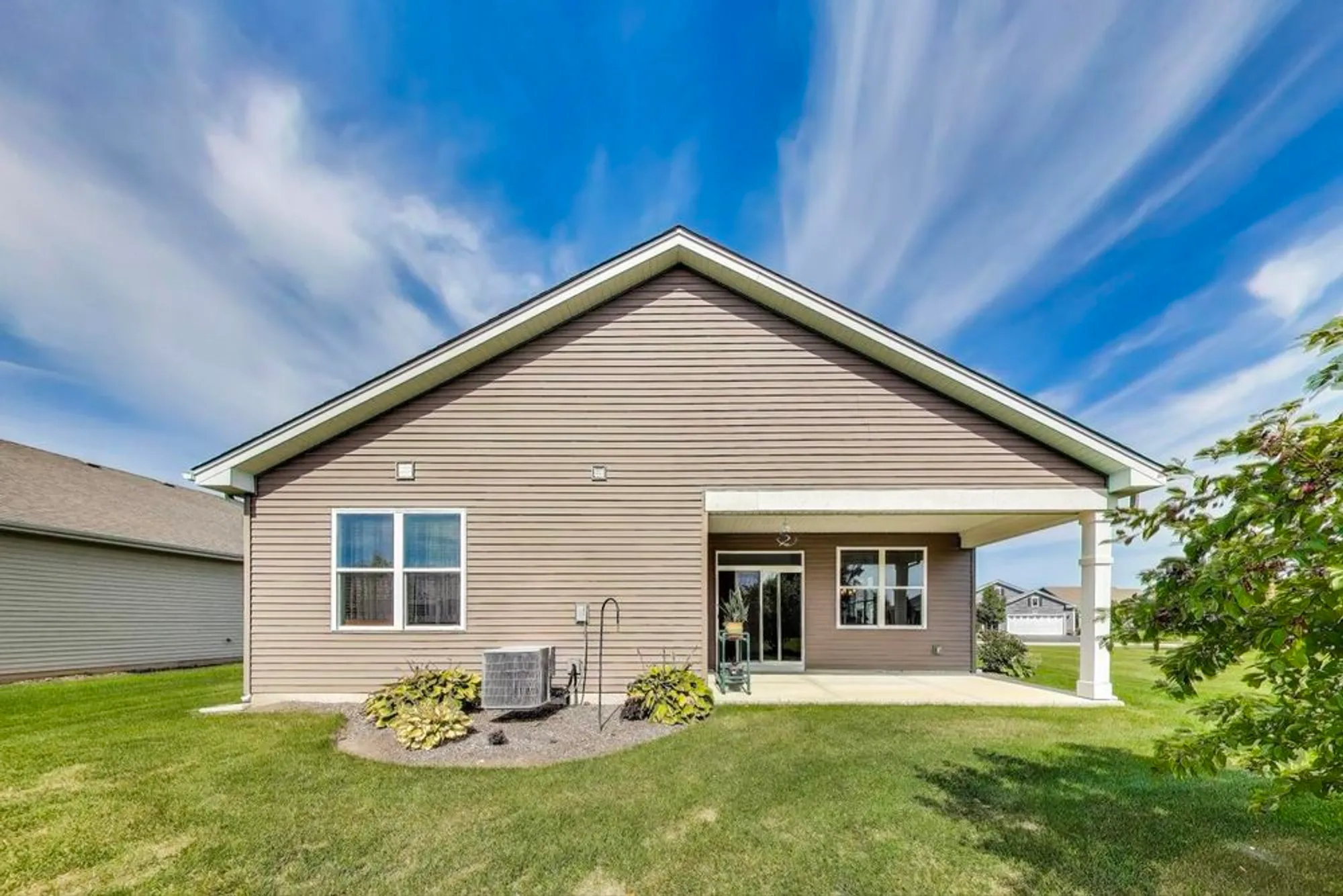 Property Slideshow image 22 of 30 | 2358 cannon dr, Pingree Grove, IL, 60140