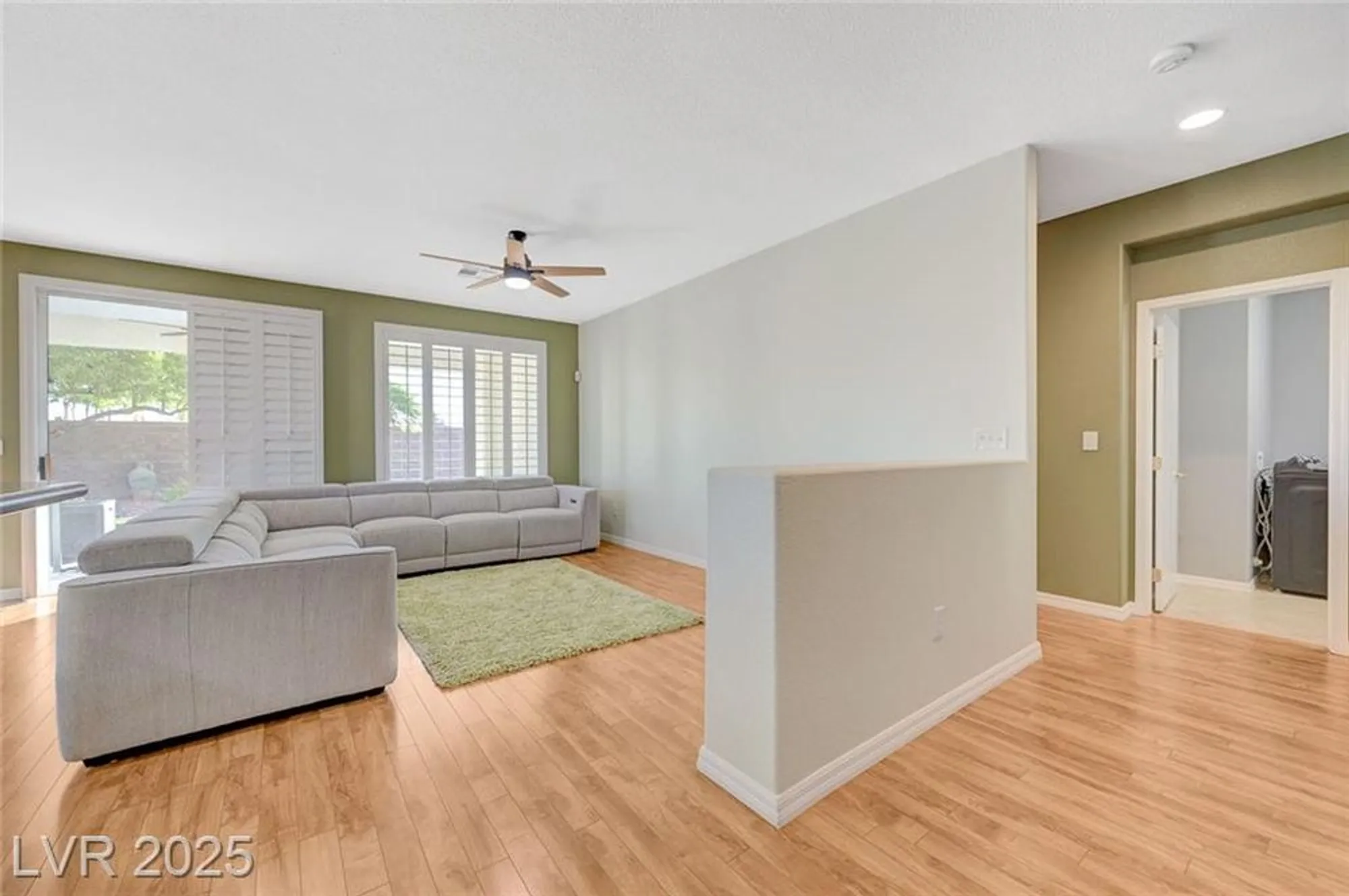Property Slideshow image 19 of 72 | 4956 momenti st, Las Vegas, NV, 89135