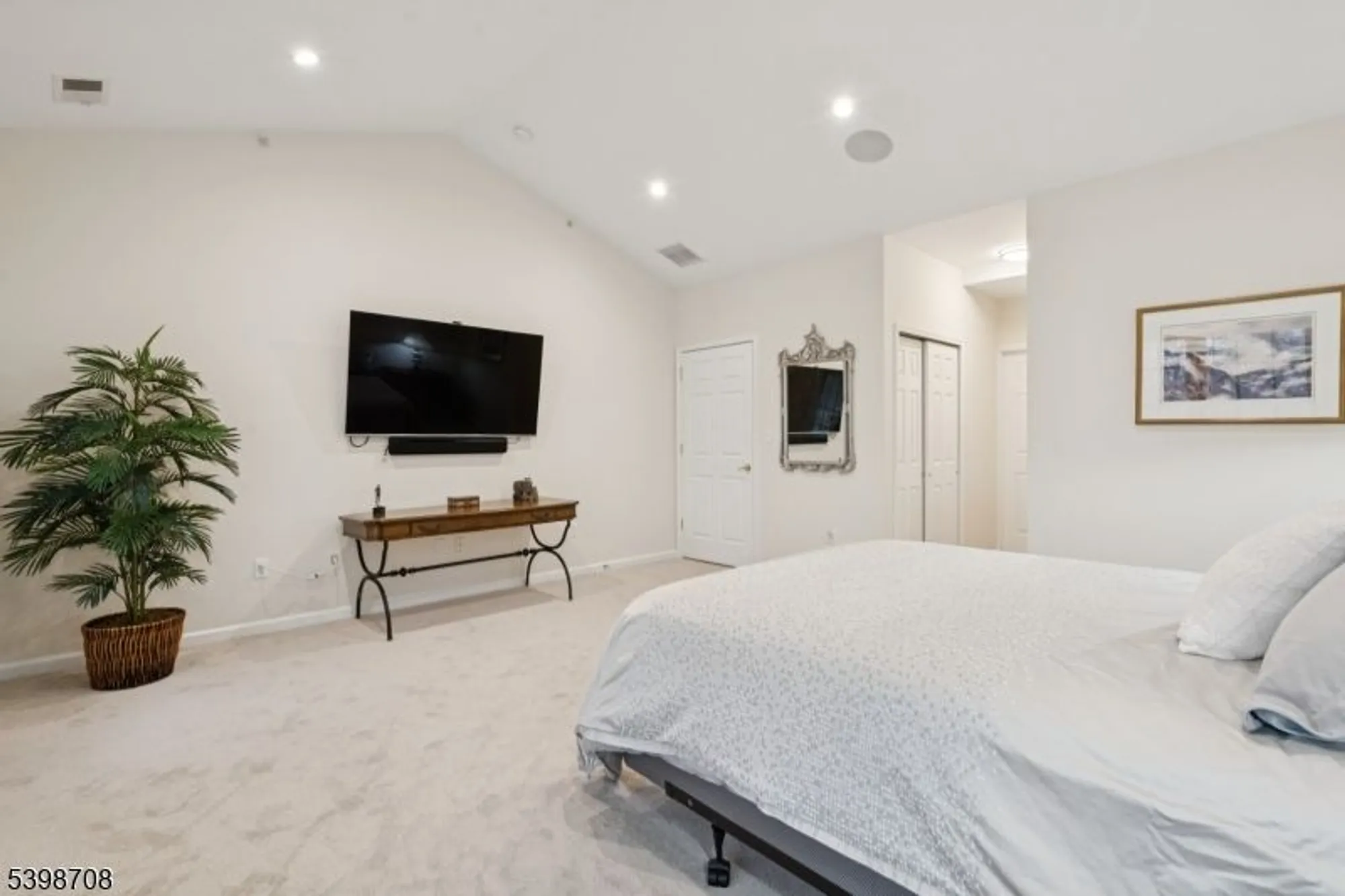 Property Slideshow image 12 of 35 | 911 holly ln # 11, Cedar Grove, NJ, 07009