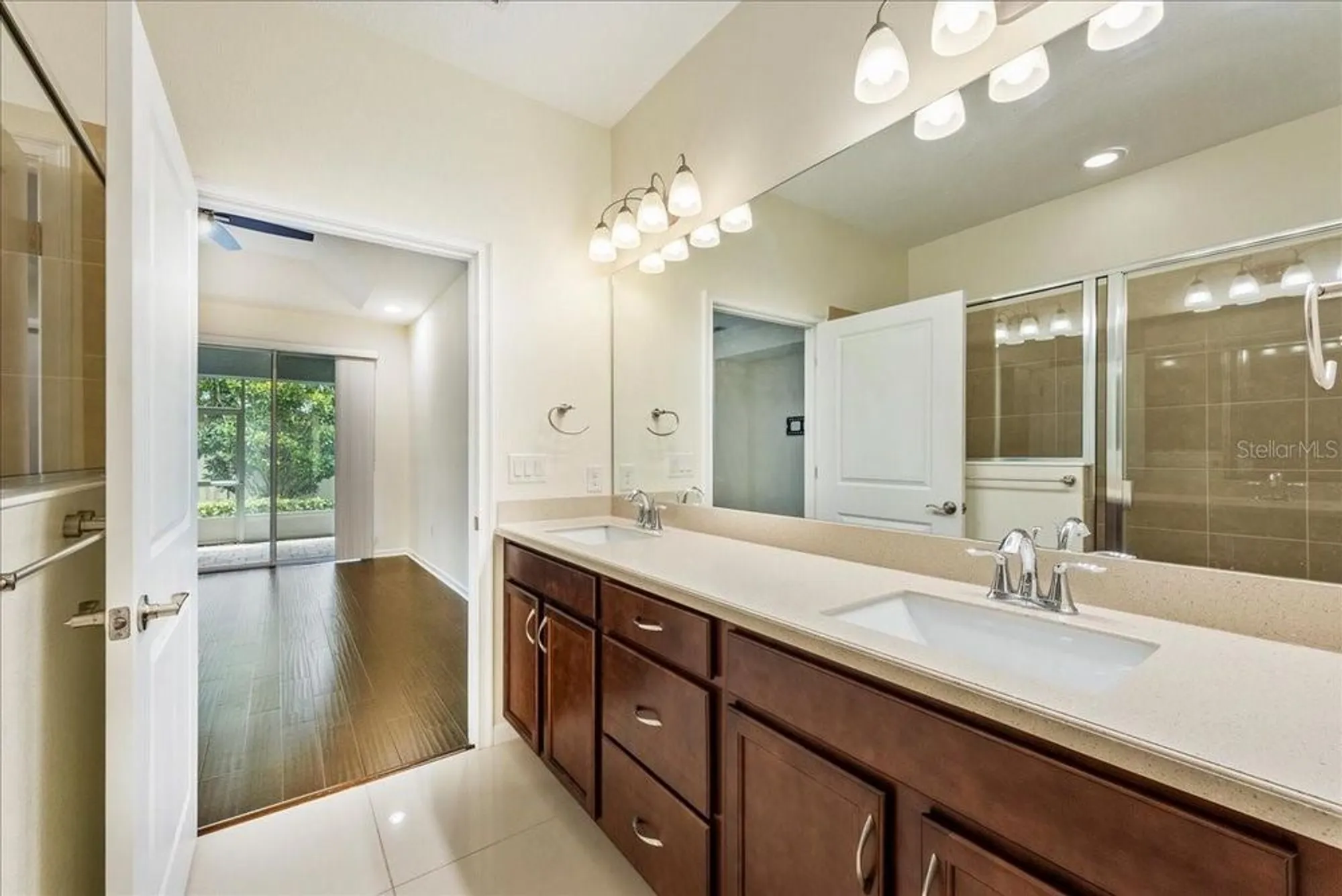 Property Slideshow image 16 of 50 | 11934 meadowgate pl, Lakewood Ranch, FL, 34211