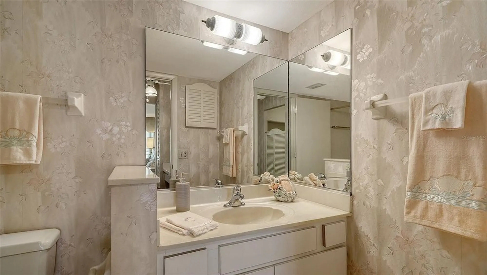 Property Slideshow image 27 of 56 | 19 whispering sands dr 802, Sarasota, FL, 34242