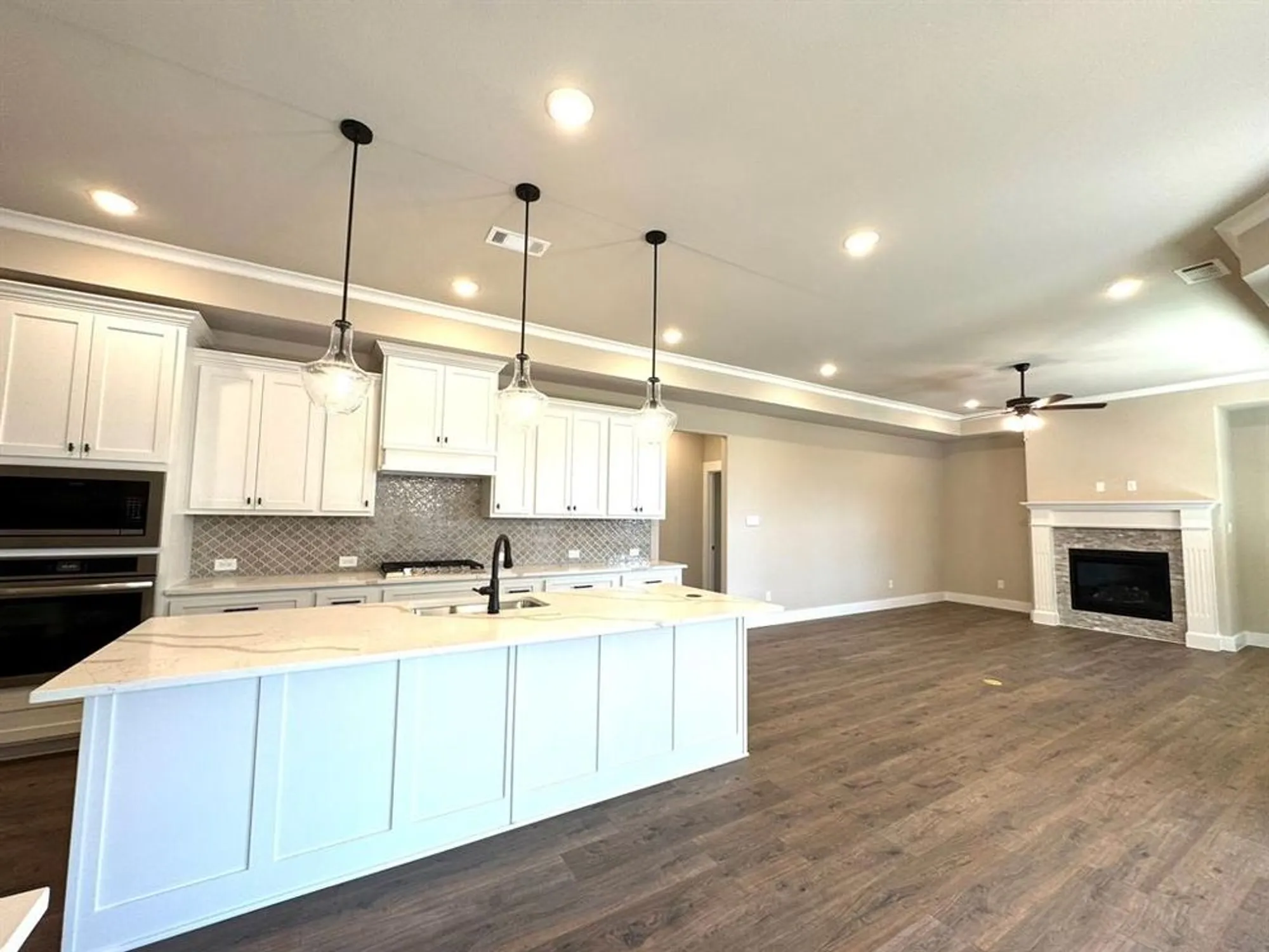Property Slideshow image 7 of 28 | 5924 carmona trl, Fort Worth, TX, 76123