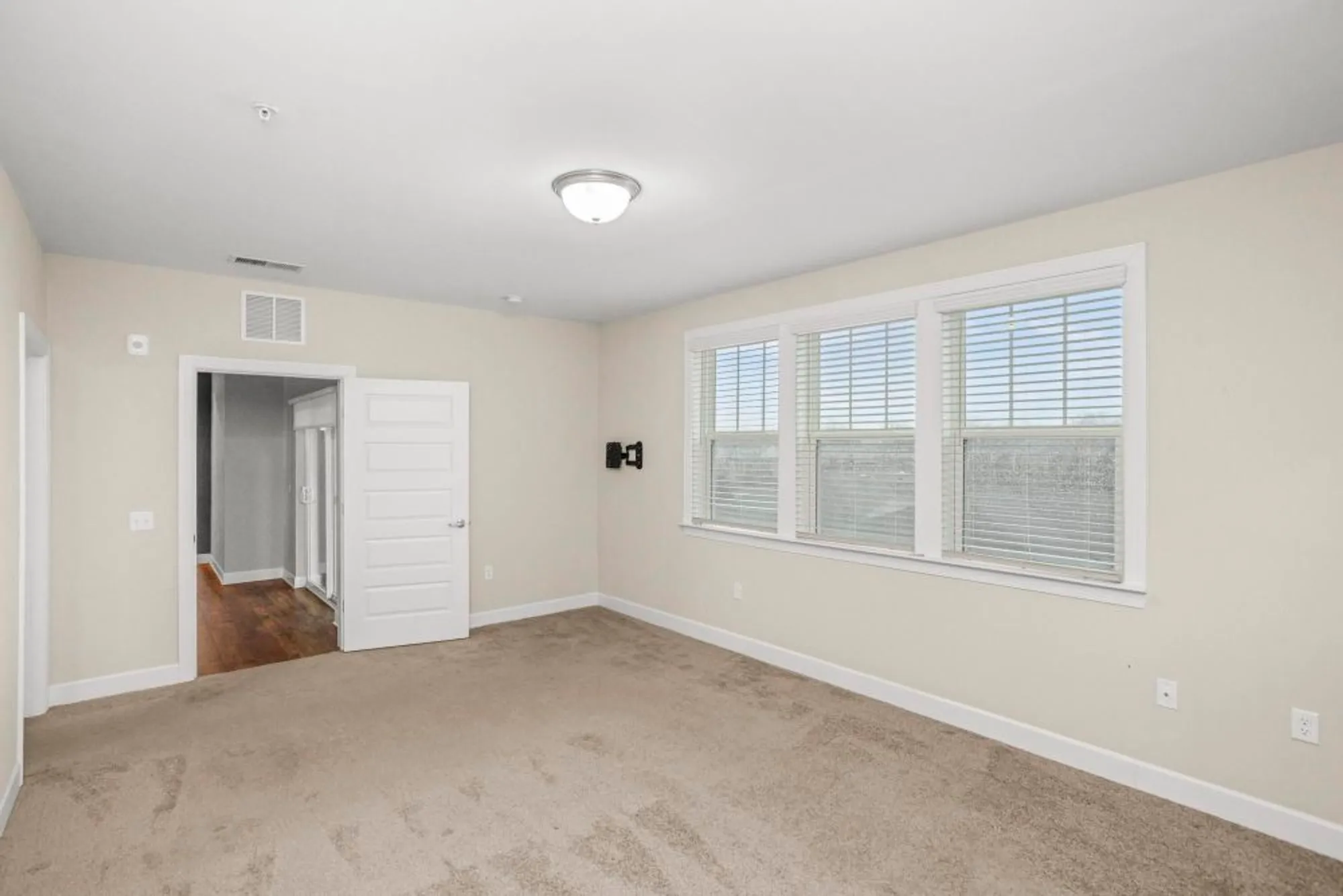 Property Slideshow image 15 of 60 | 141 saundersville rd apt 1402, Hendersonville, TN, 37075