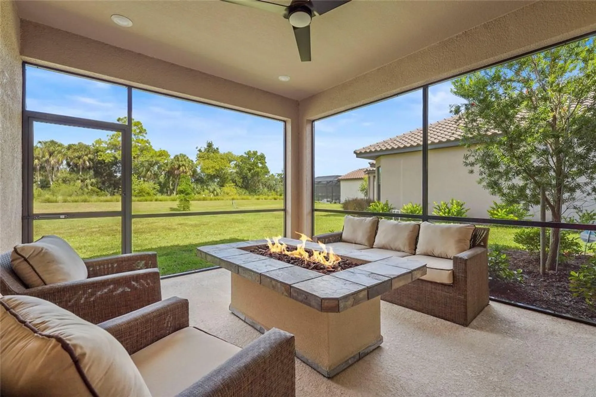 Property Slideshow image 10 of 86 | 6195 mesa gln, Bradenton, FL, 34203