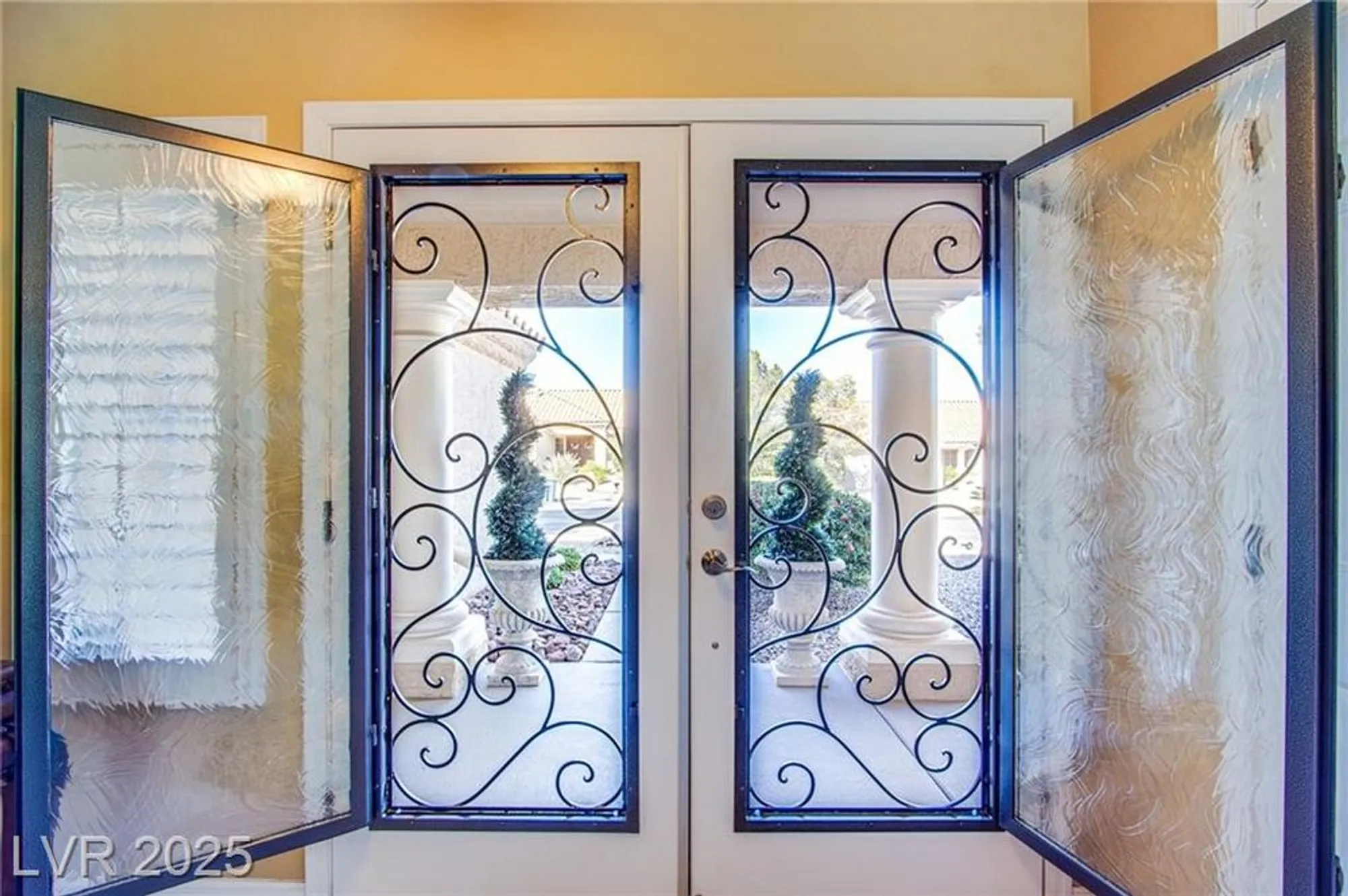 Property Slideshow image 4 of 56 | 9909 woodhouse dr, Las Vegas, NV, 89134