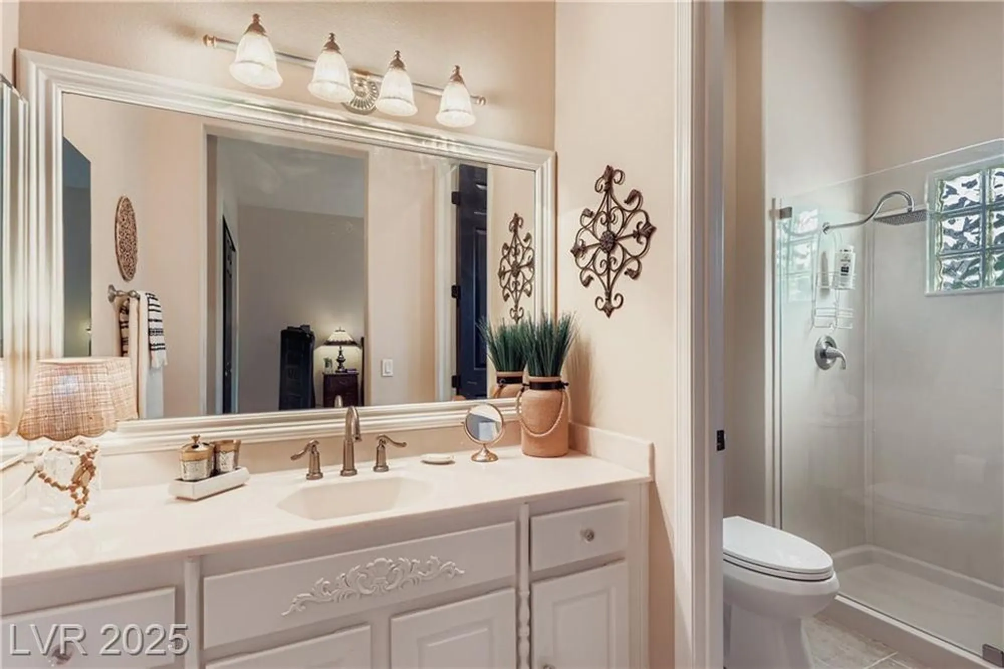 Property Slideshow image 12 of 35 | 2800 darby falls dr, Las Vegas, NV, 89134
