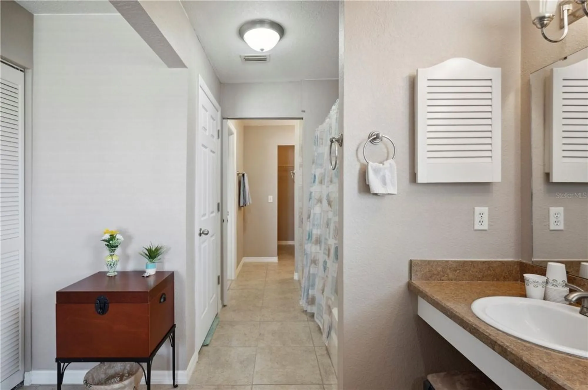 Property Slideshow image 25 of 39 | 4829 colonnades cir, Lakeland, FL, 33811