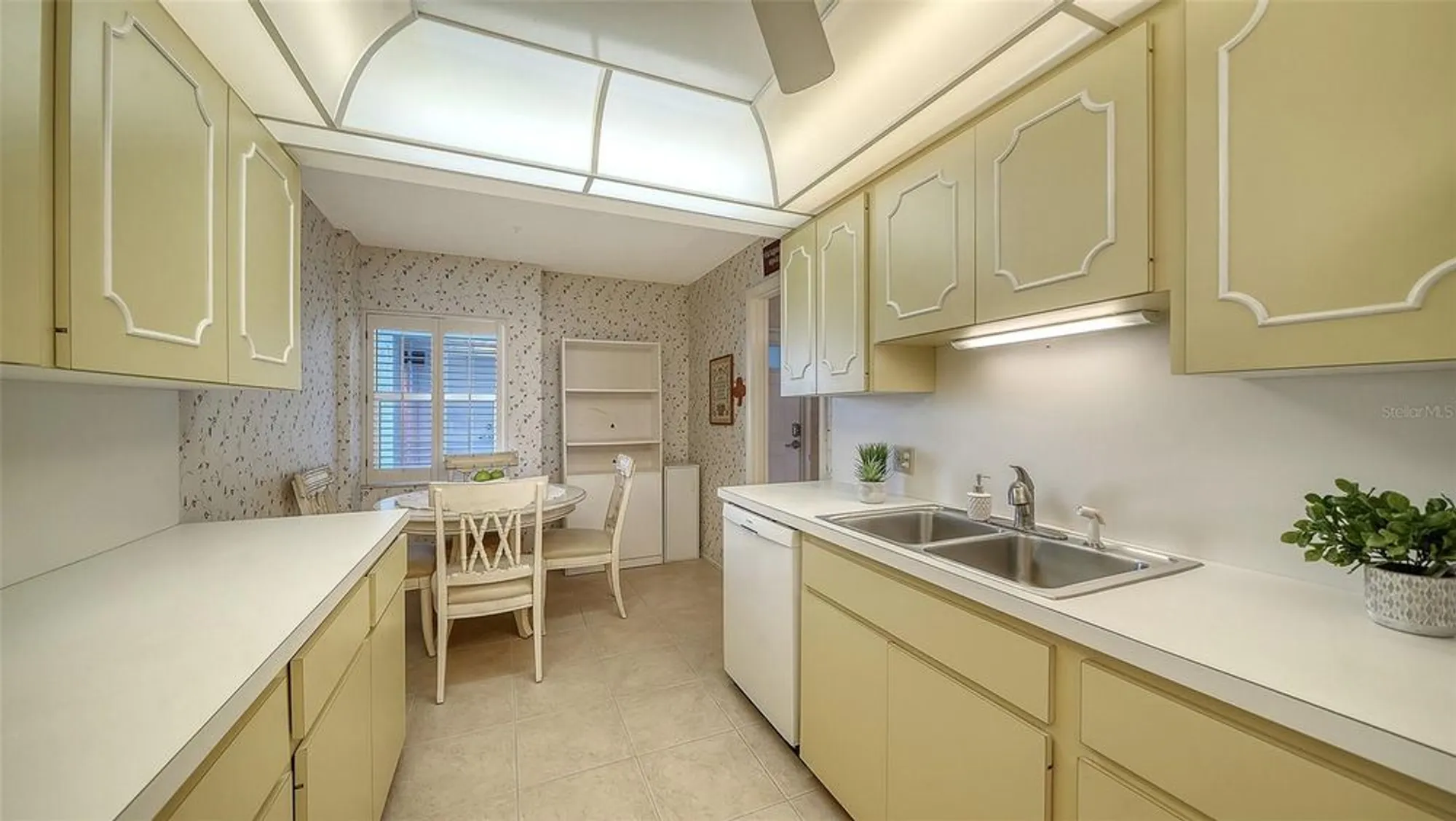 Property Slideshow image 20 of 56 | 19 whispering sands dr 802, Sarasota, FL, 34242