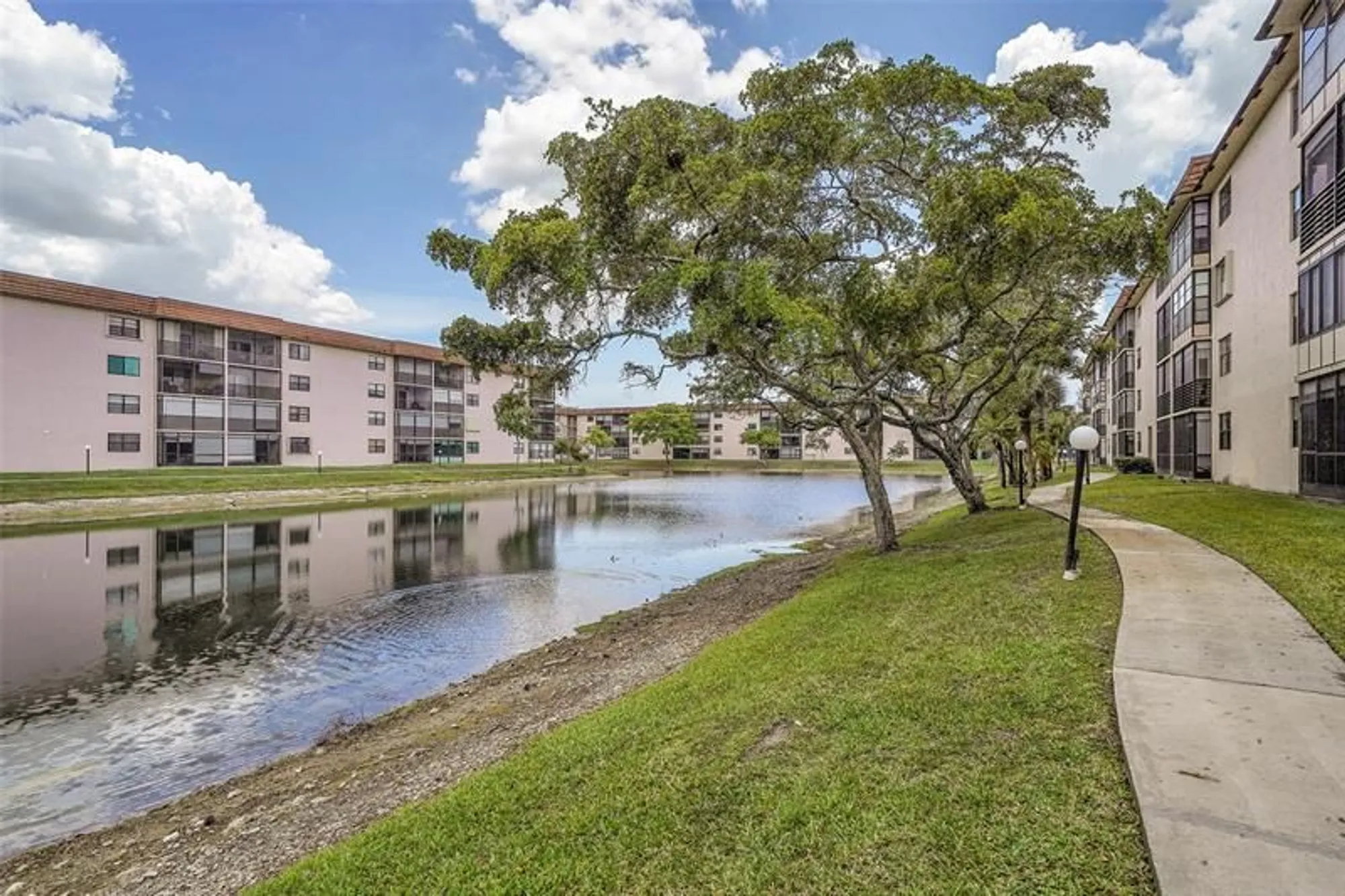 Property Slideshow image 27 of 30 | 4950 e sabal palm blvd 302, Tamarac, FL, 33319
