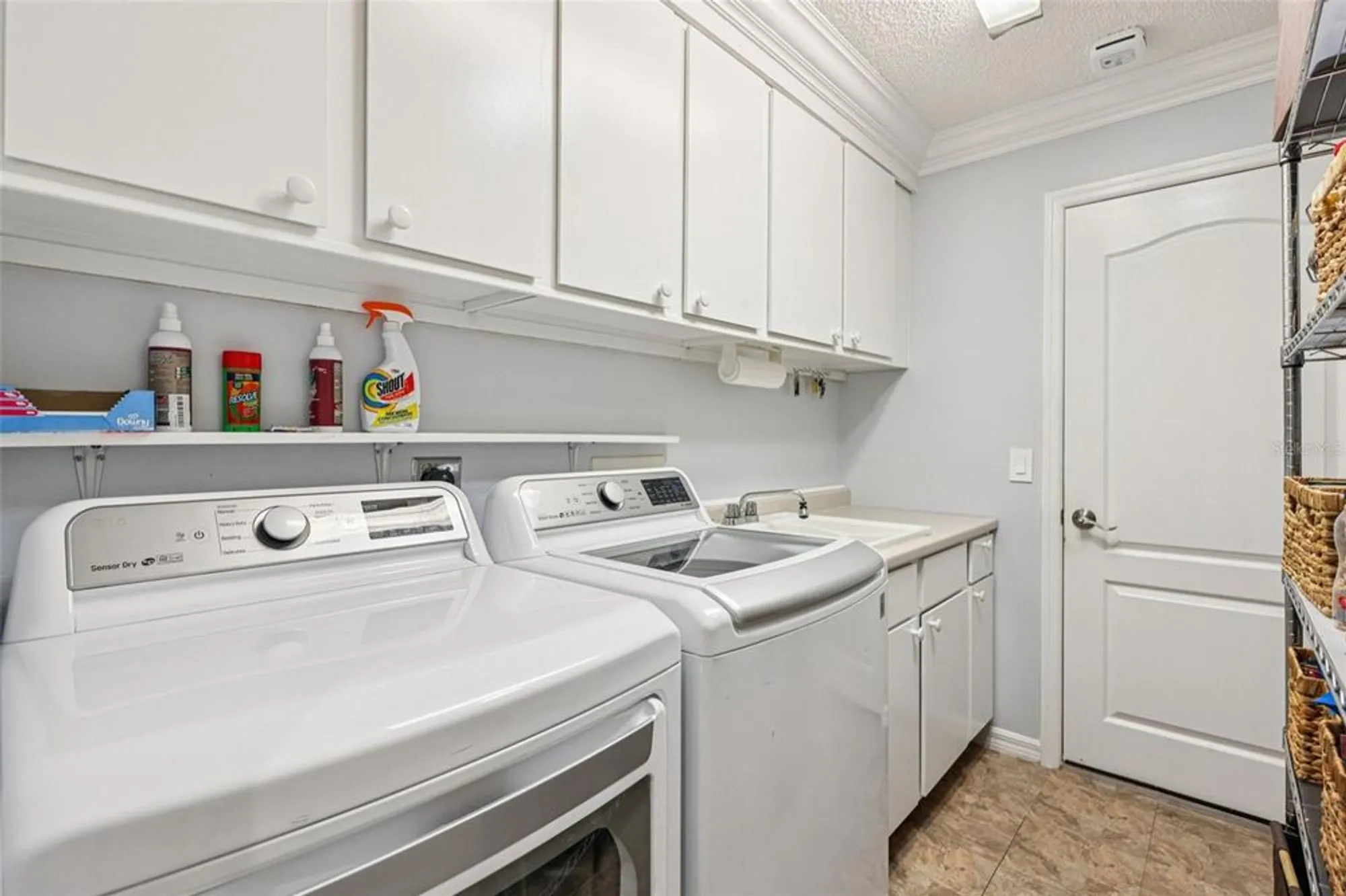 Property Slideshow image 33 of 69 | 2012 santo domingo dr, The Villages, FL, 32159