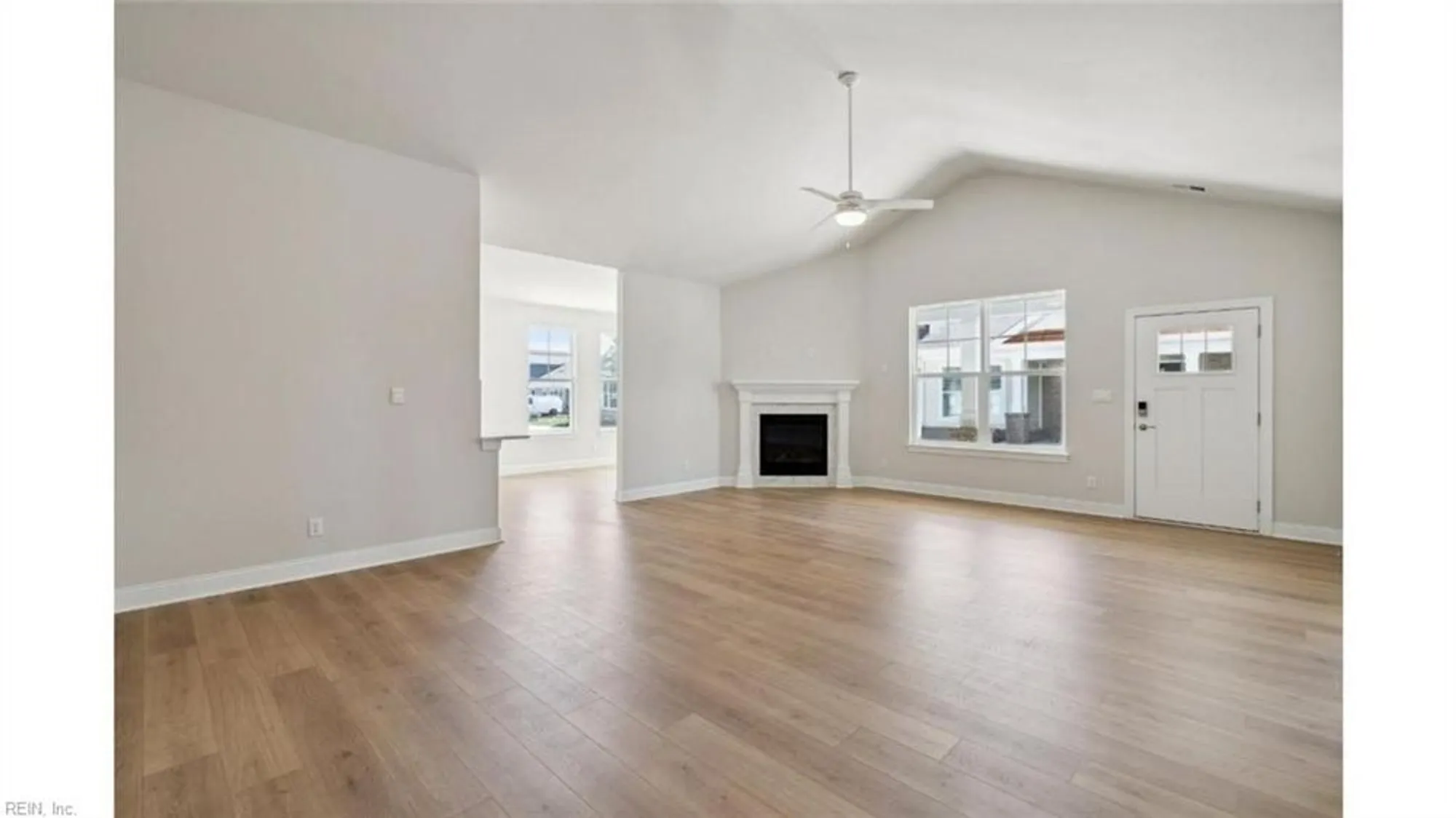 Property Slideshow image 4 of 34 | 2144 edwin dr, Chesapeake, VA, 23322