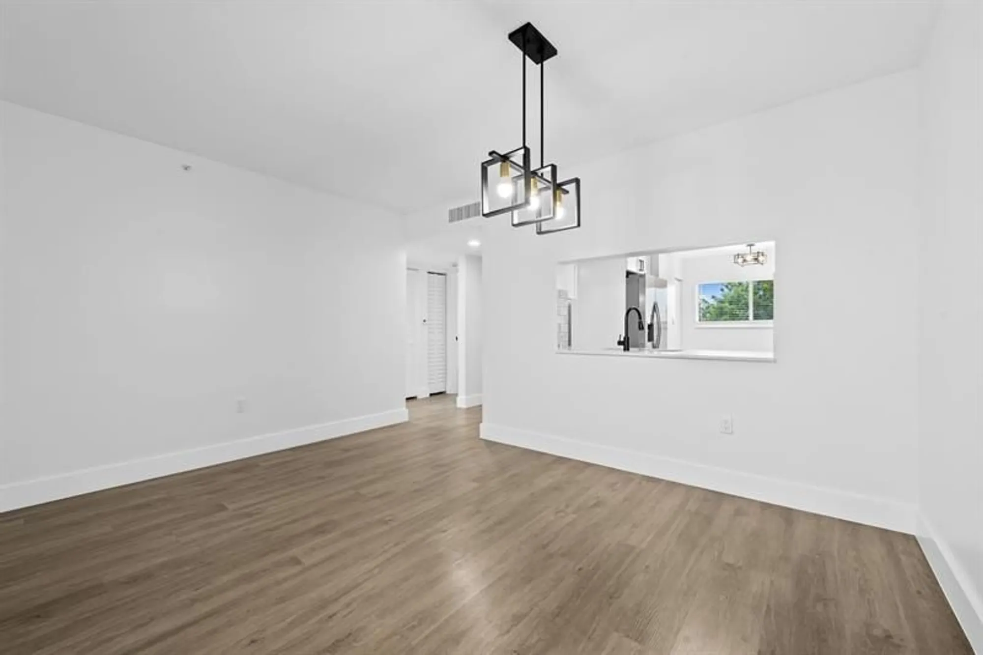 Property Slideshow image 16 of 20 | 4734 lucerne lakes blvd 303, Lake Worth, FL, 33467