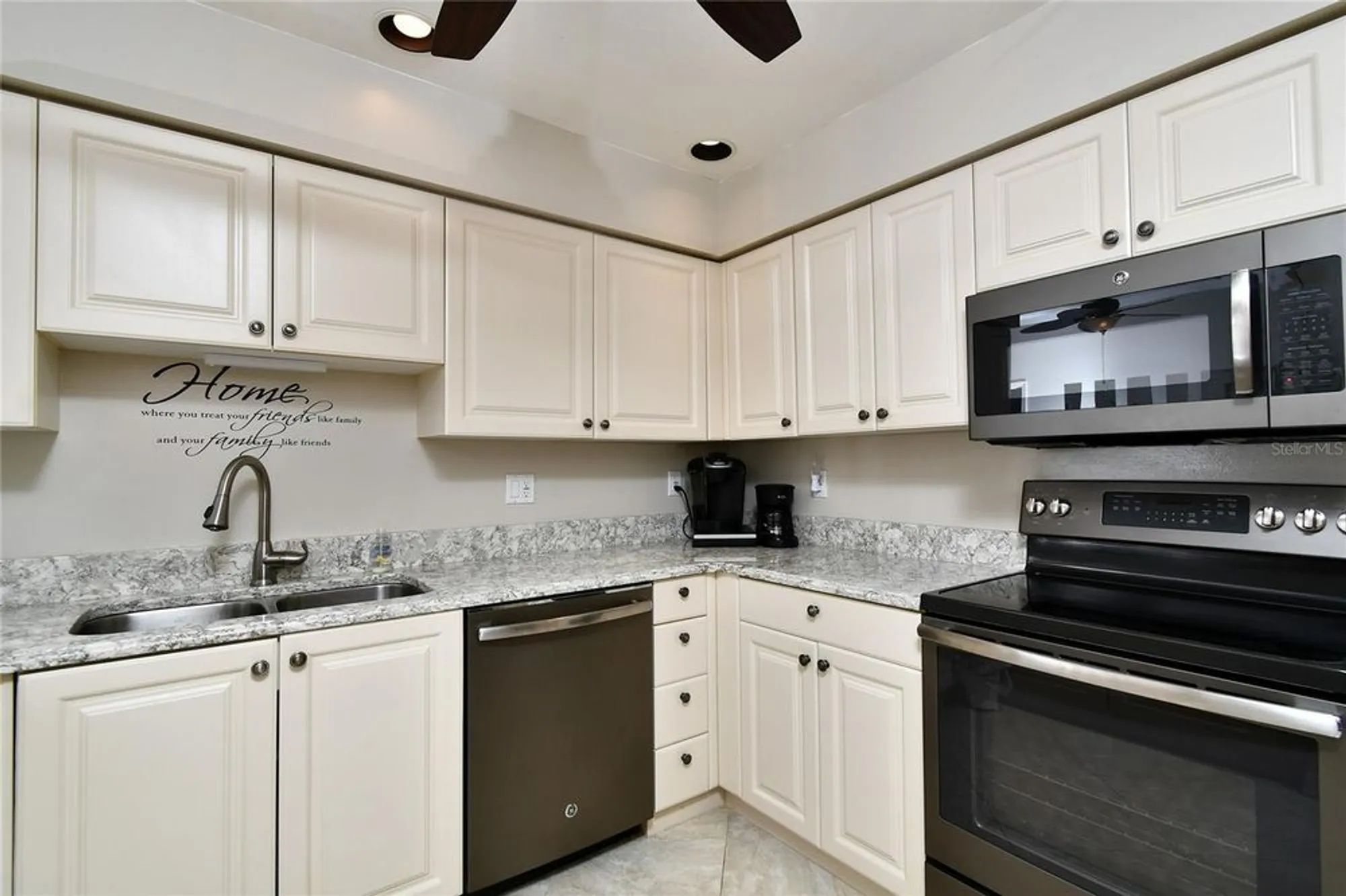 Property Slideshow image 7 of 37 | 2060 matecumbe key rd 2102, Punta Gorda, FL, 33955