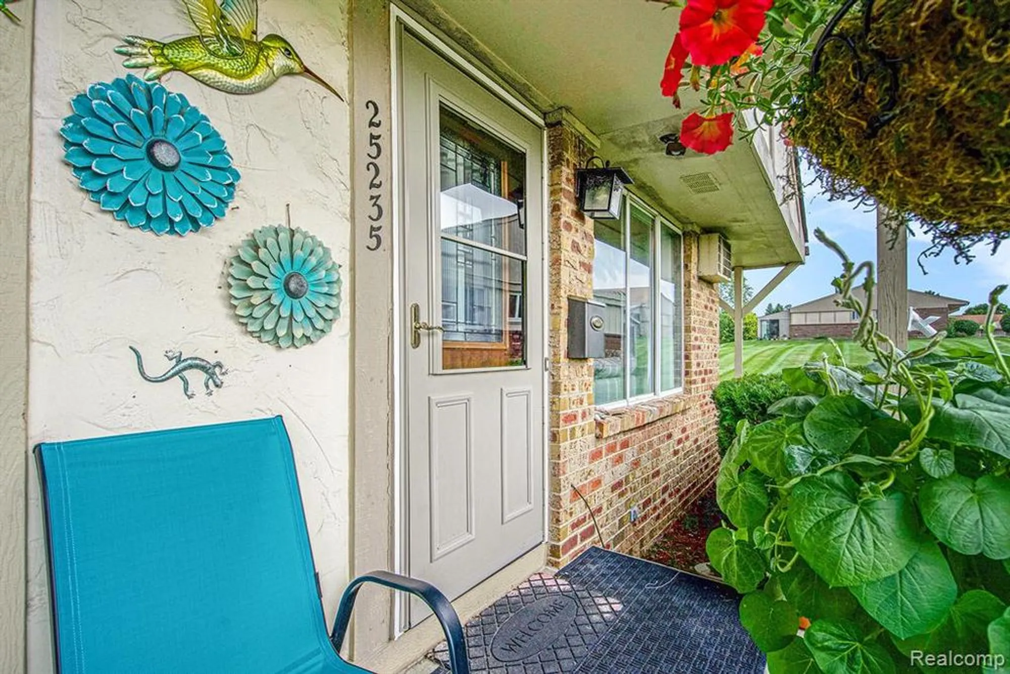 Property Slideshow image 4 of 28 | 25235 franklin ter # 8, South Lyon, MI, 48178