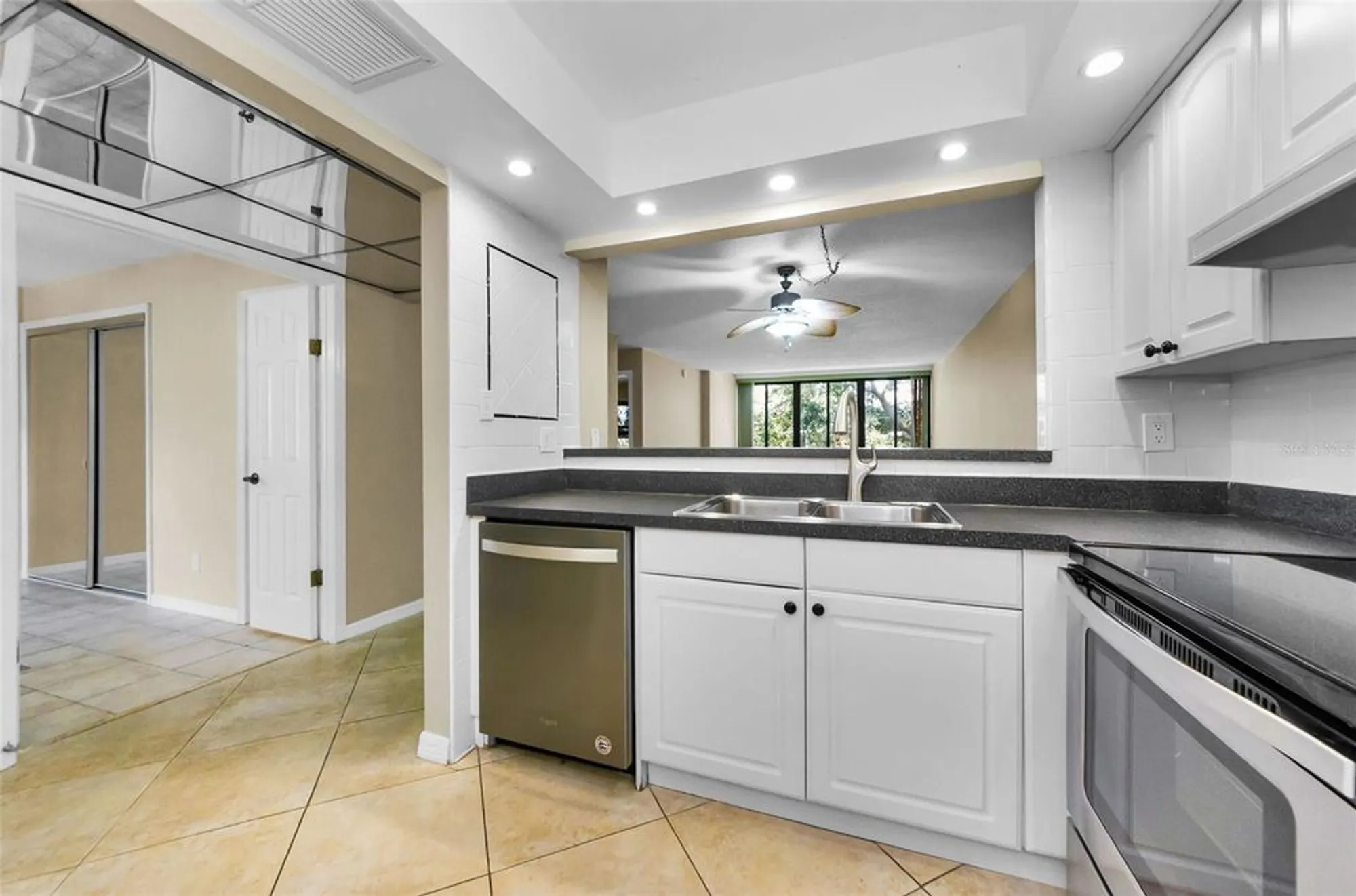 Property Slideshow image 15 of 49 | 14130 rosemary ln apt 3306, Largo, FL, 33774